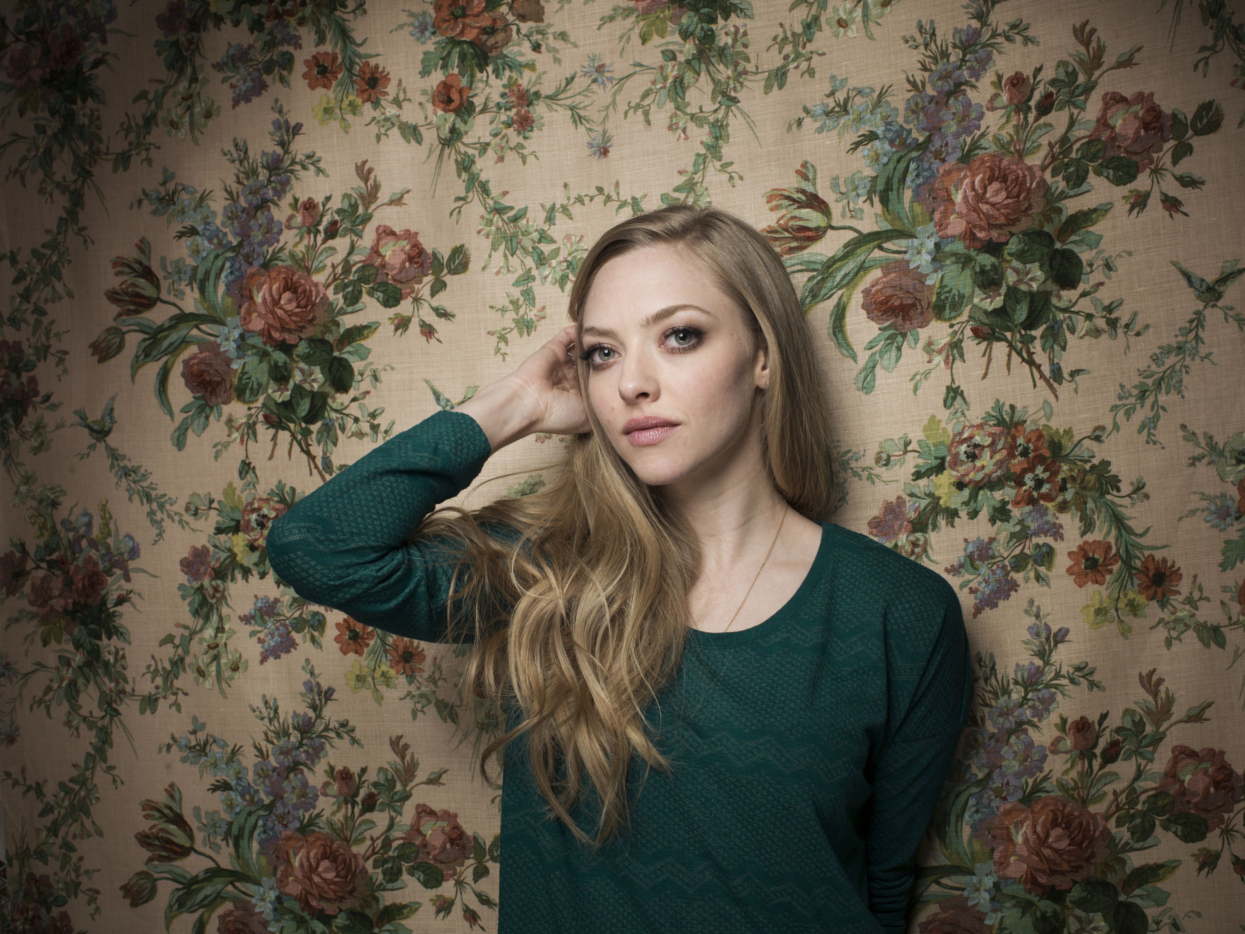 Amanda Seyfried HD Wallpaper
