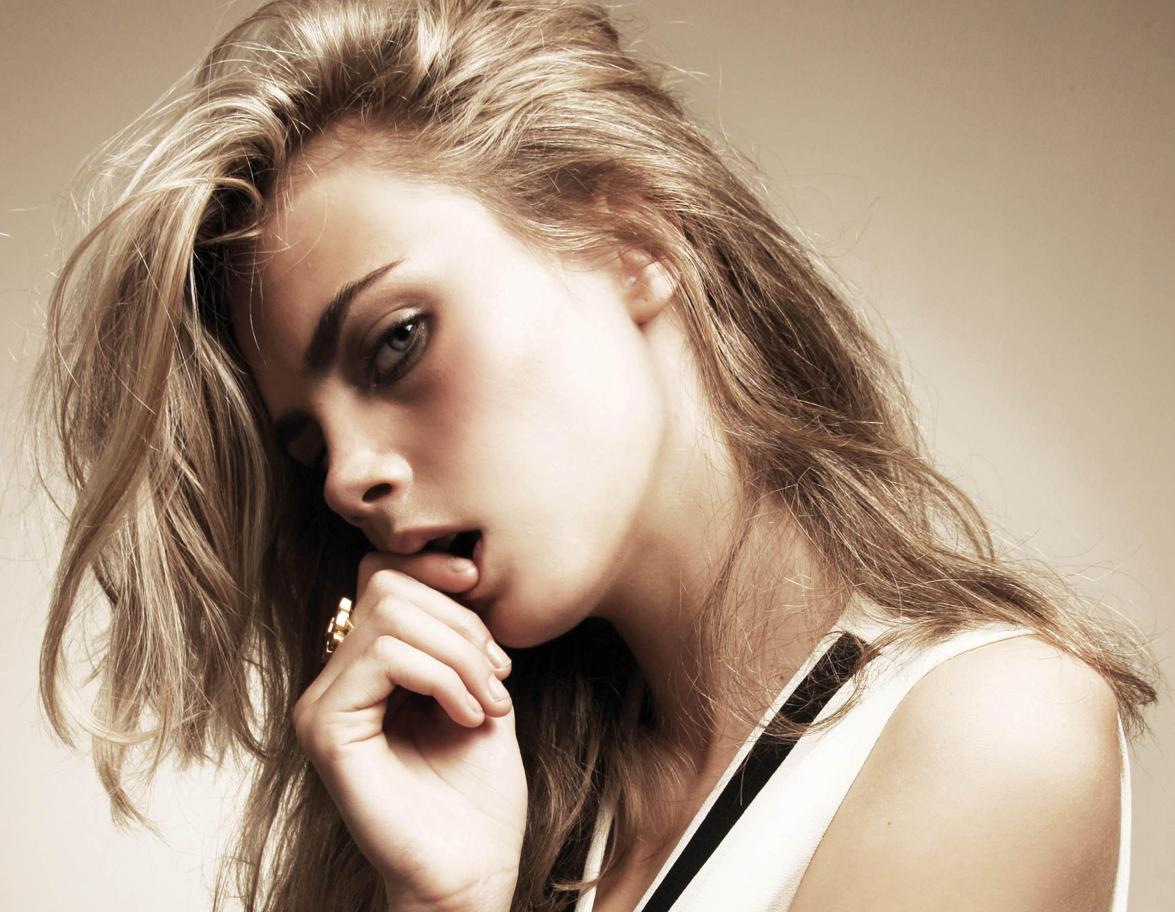 Cara Delevingne HD Wallpaper