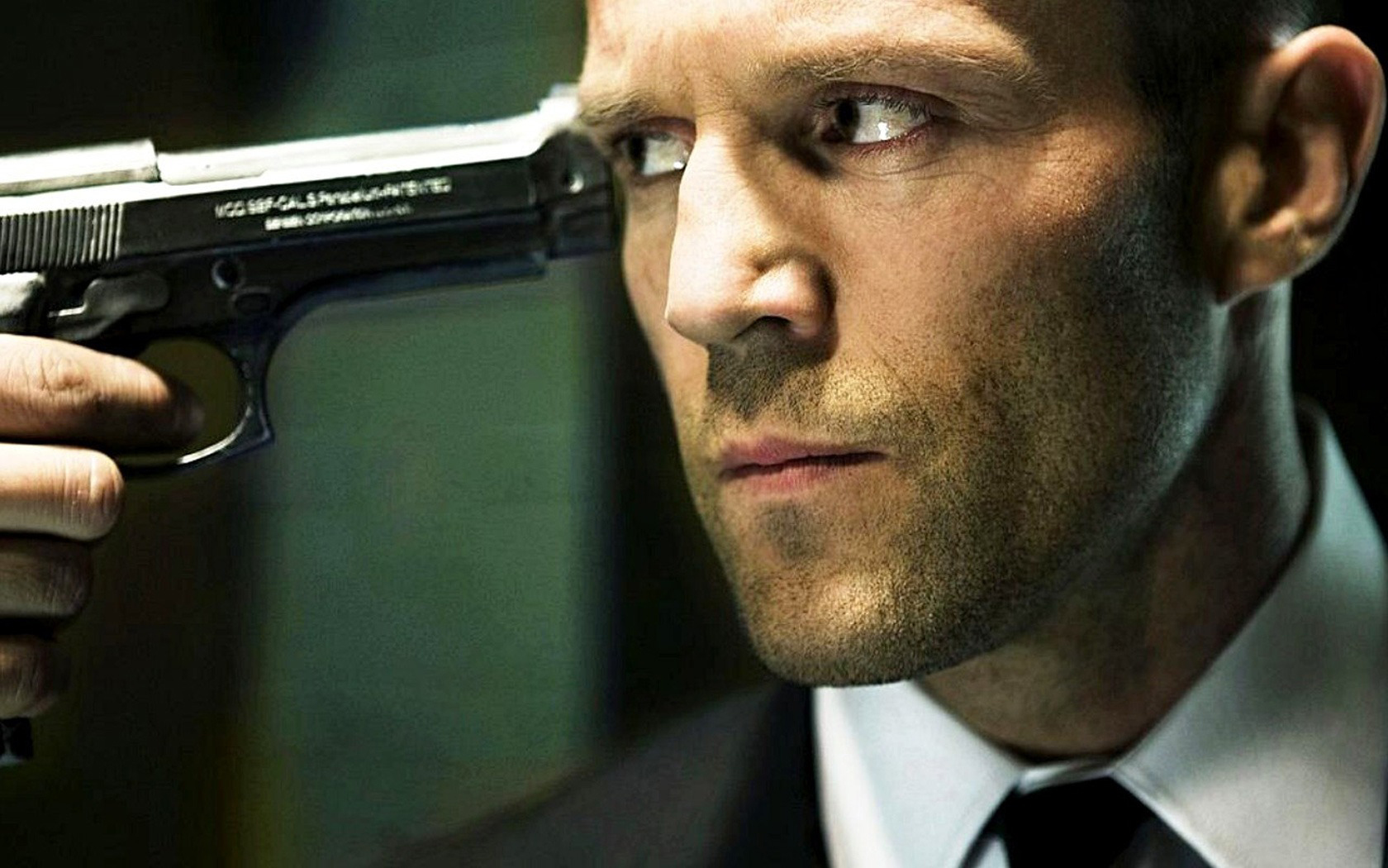 Jason Statham with a gun to his head HD Wallpaper