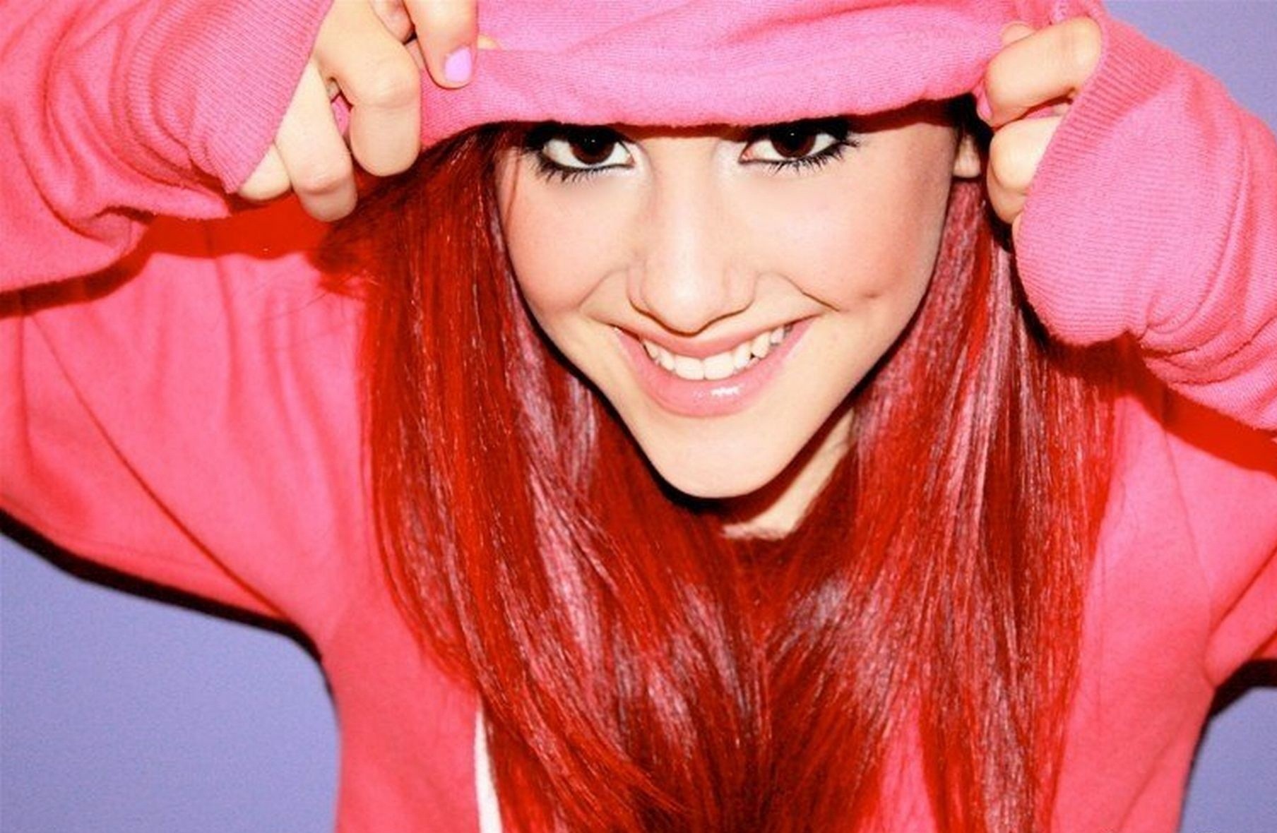 Ariana Grande HD Wallpaper