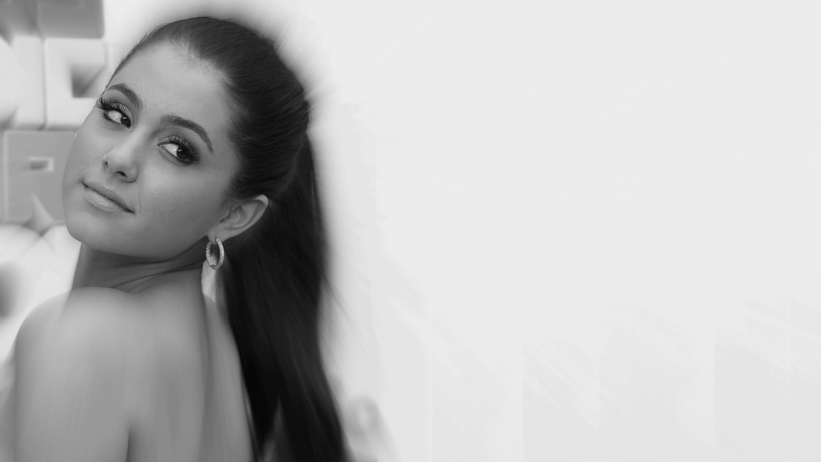 Ariana Grande HD Wallpaper