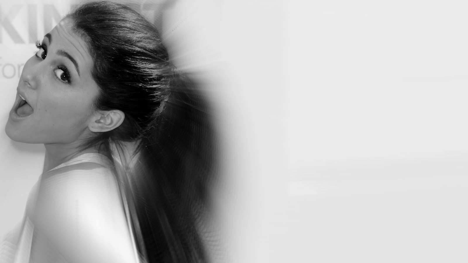 Ariana Grande HD Wallpaper