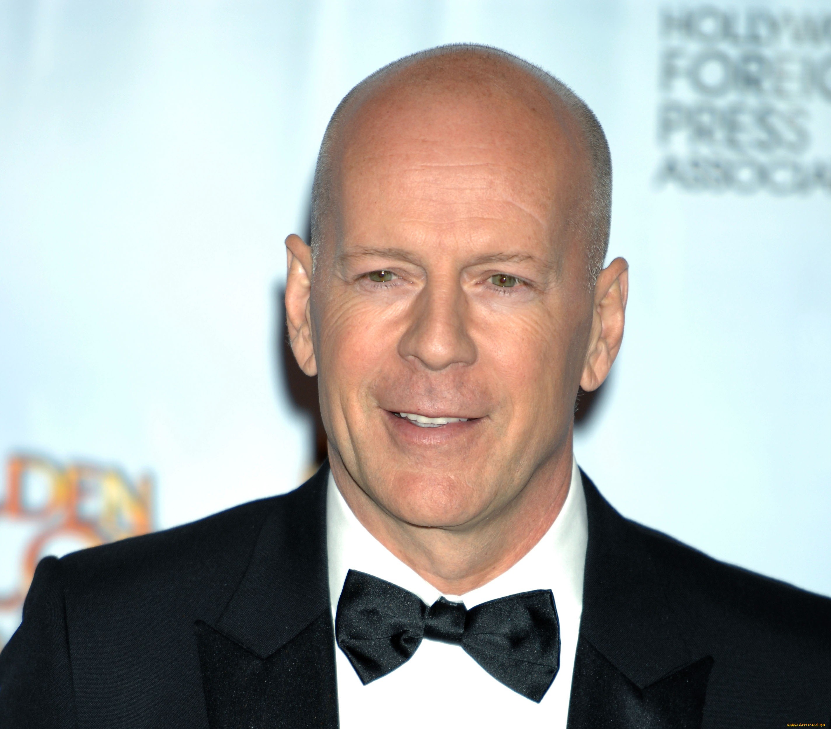 Bruce Willis at Golden Globe Awards HD Wallpaper