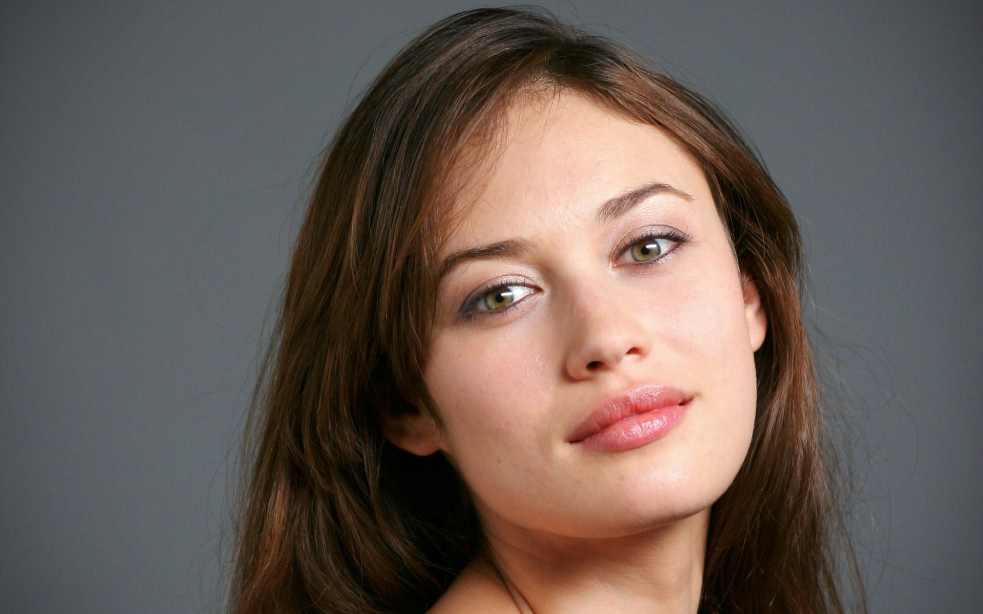 Olga Kurylenko portrait HD Wallpaper