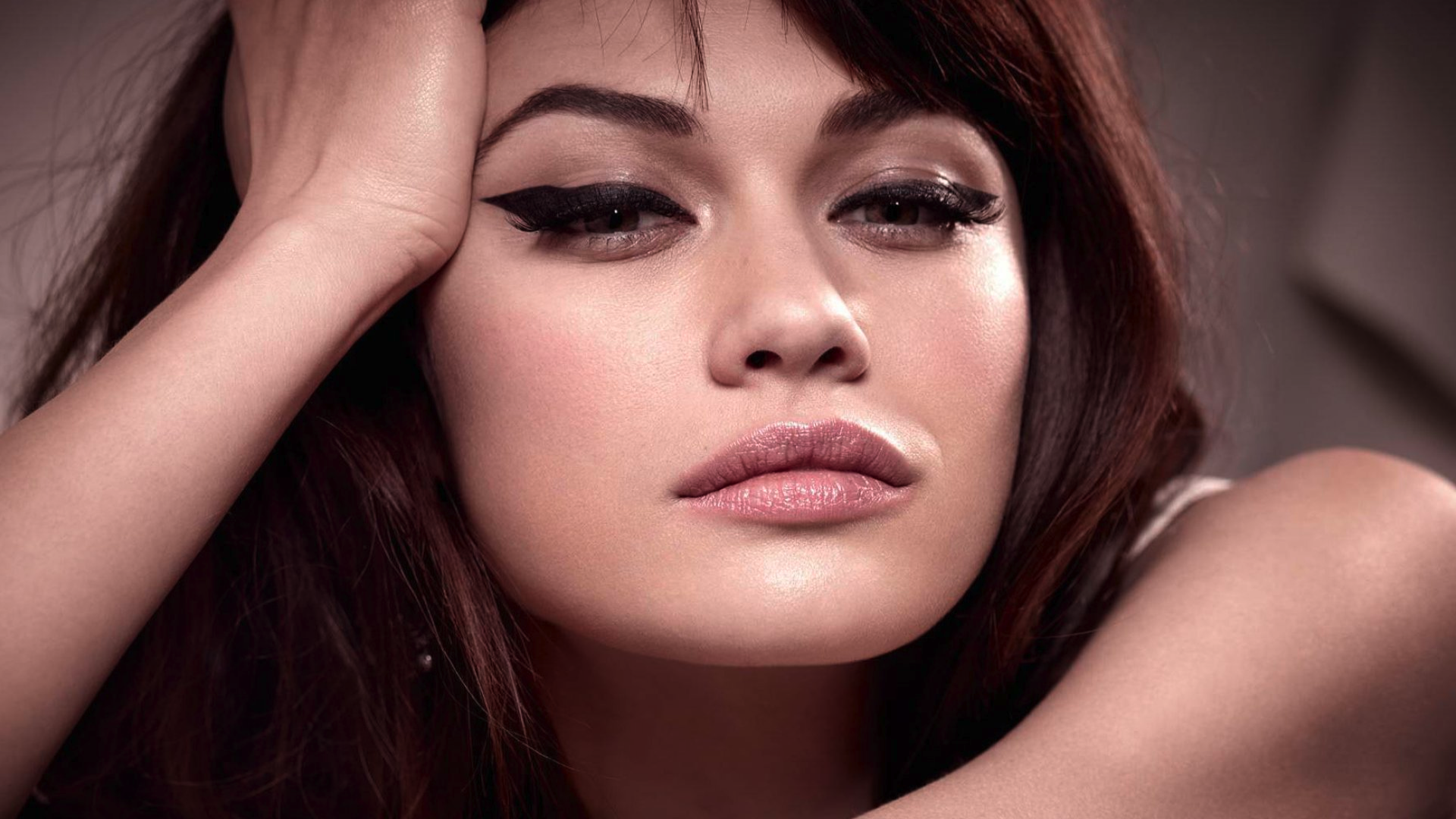 Olga Kurylenko HD Wallpaper