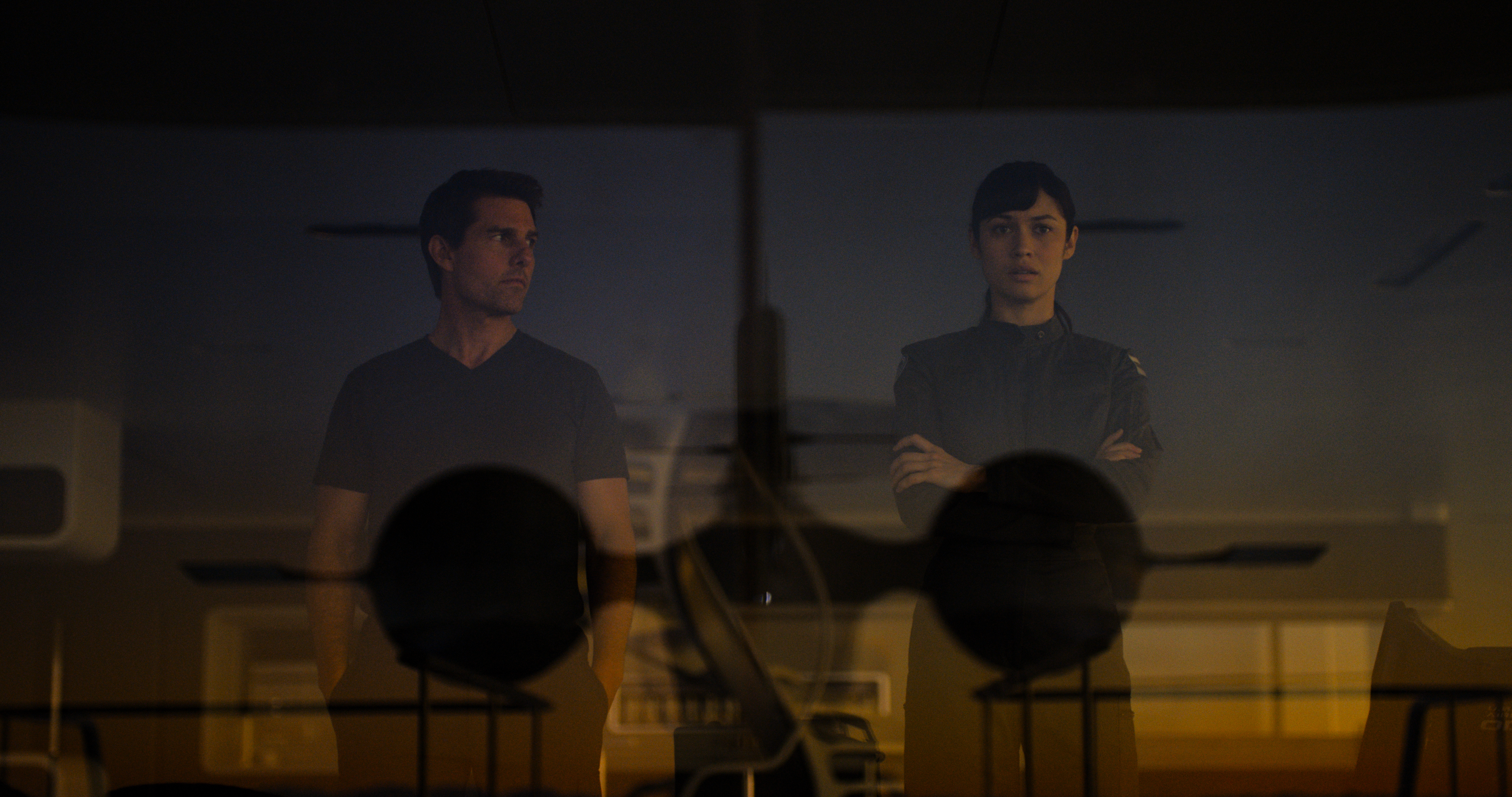 Tom Cruise and actress from Oblivion HD Wallpaper