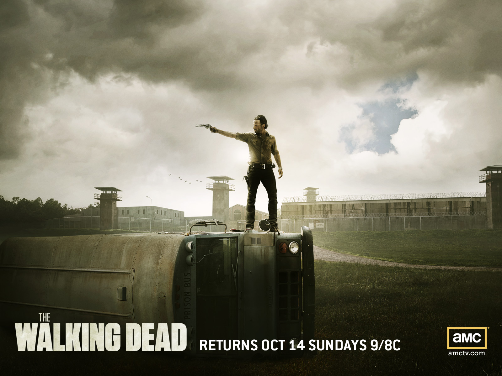 Rick Grimes from The Walking Dead on a prison bus HD Wallpaper