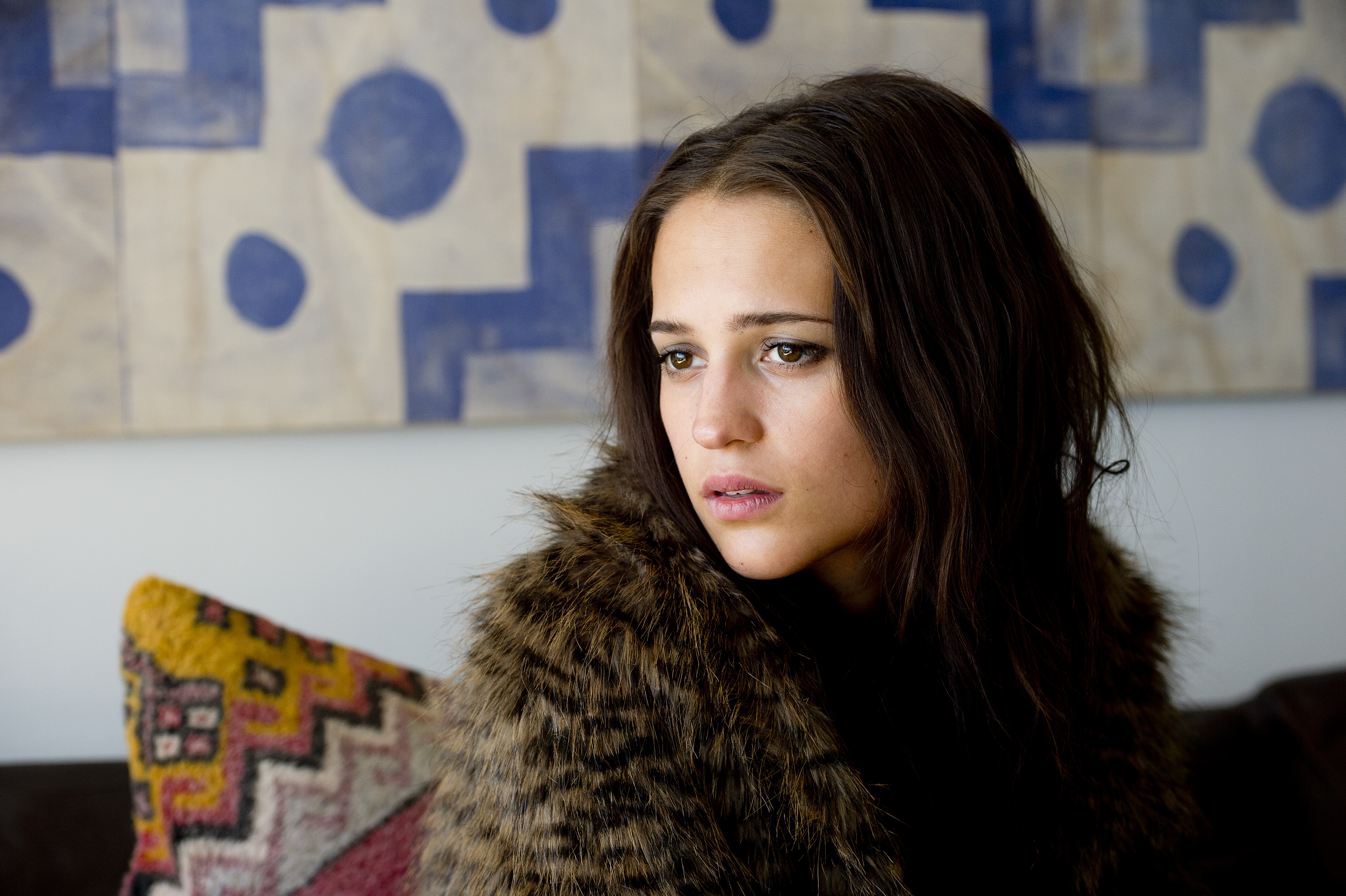 Alicia Vikander in Fur Coat HD Wallpaper