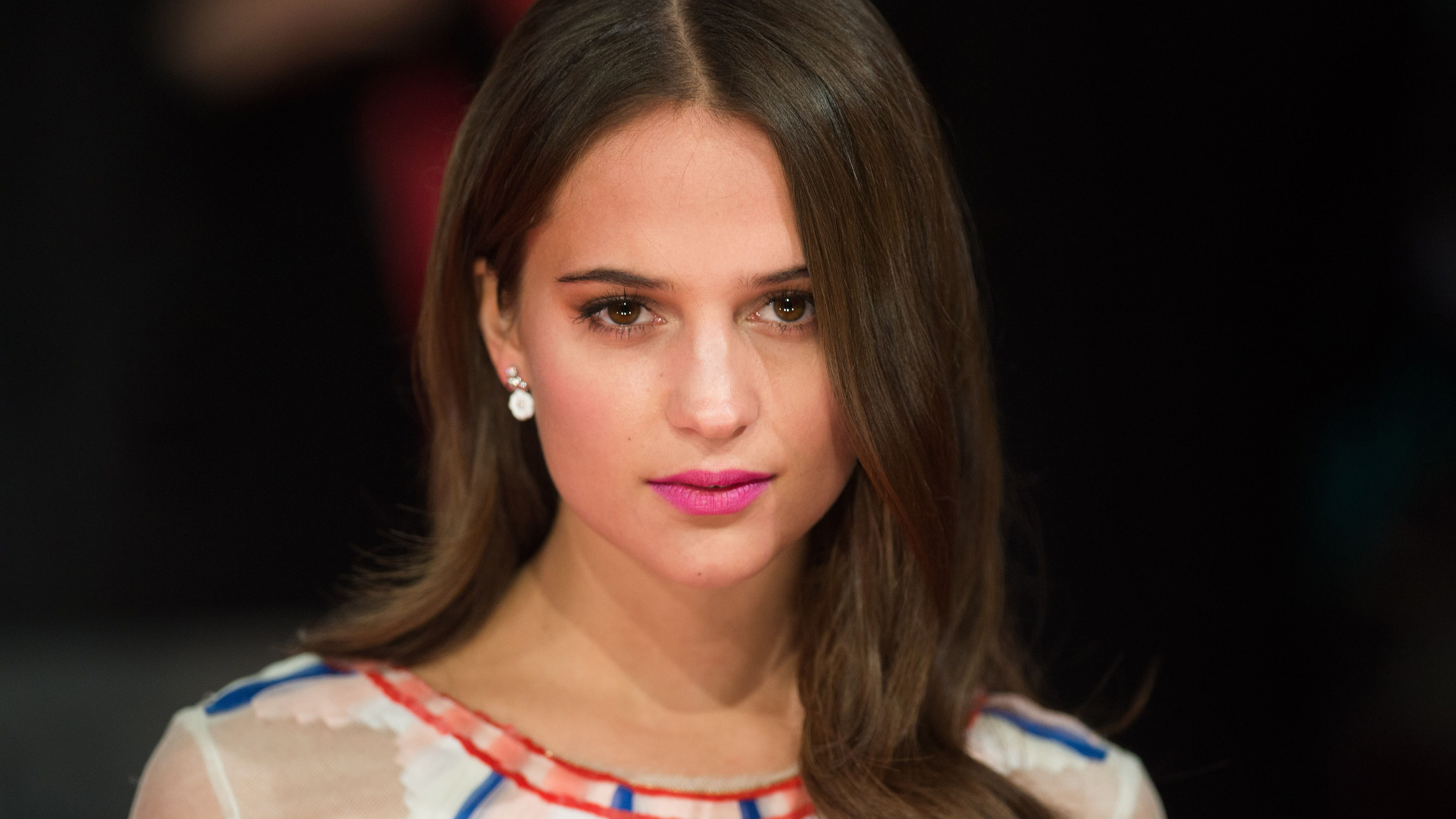 Alicia Vikander HD Wallpaper