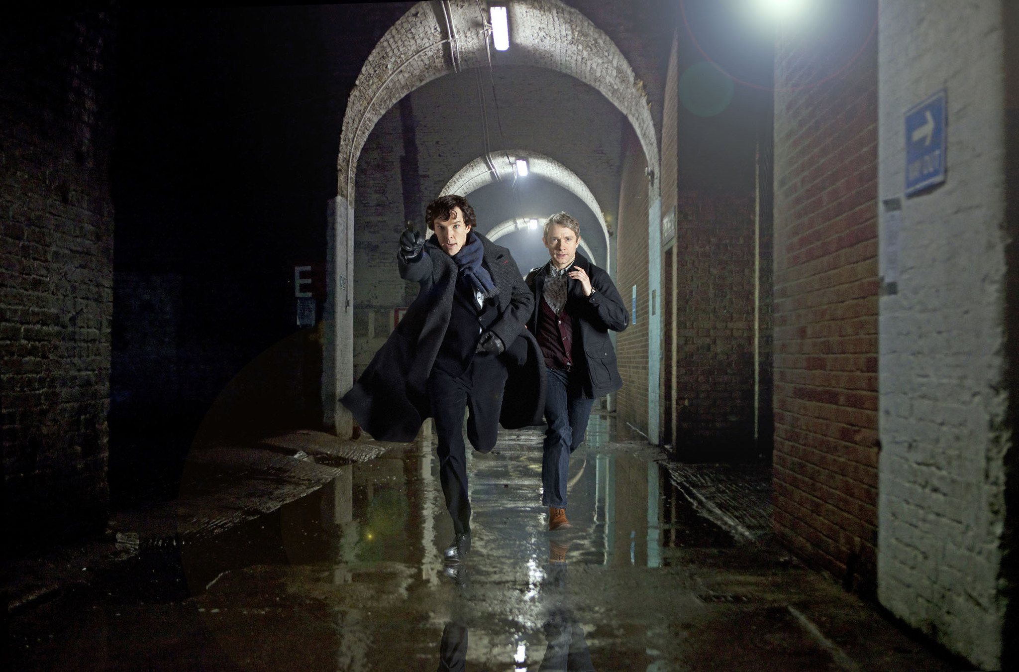Sherlock Holmes and John Watson running in an alley HD Wallpaper