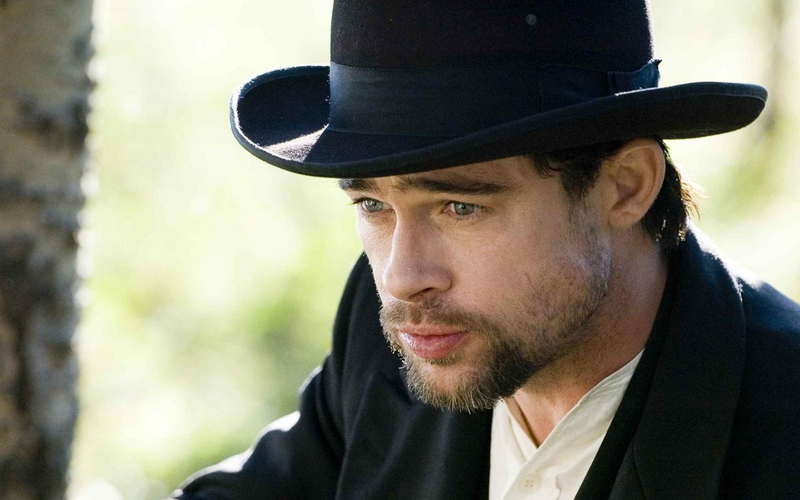 Brad Pitt in a black hat HD Wallpaper