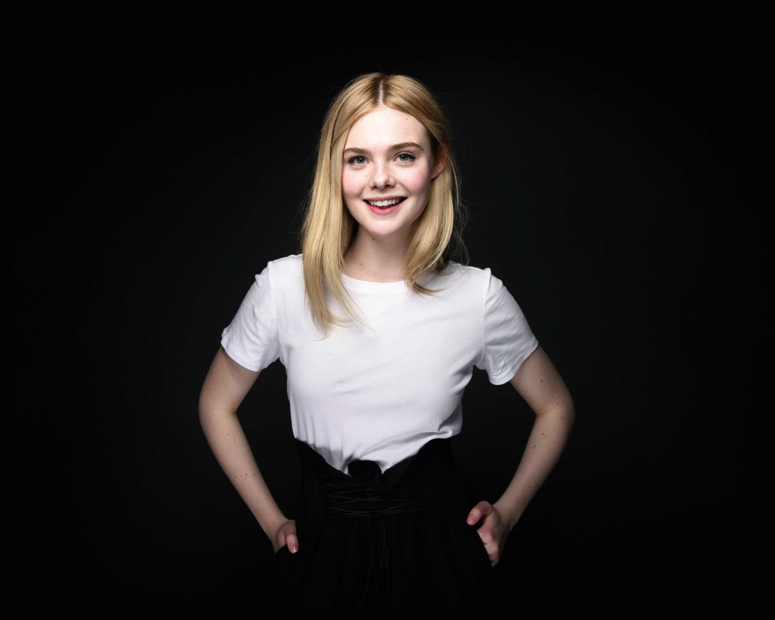 Elle Fanning HD Wallpaper
