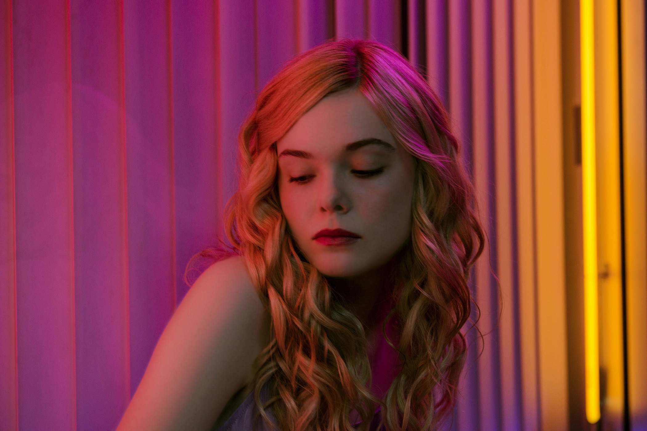 Elle Fanning HD Wallpaper