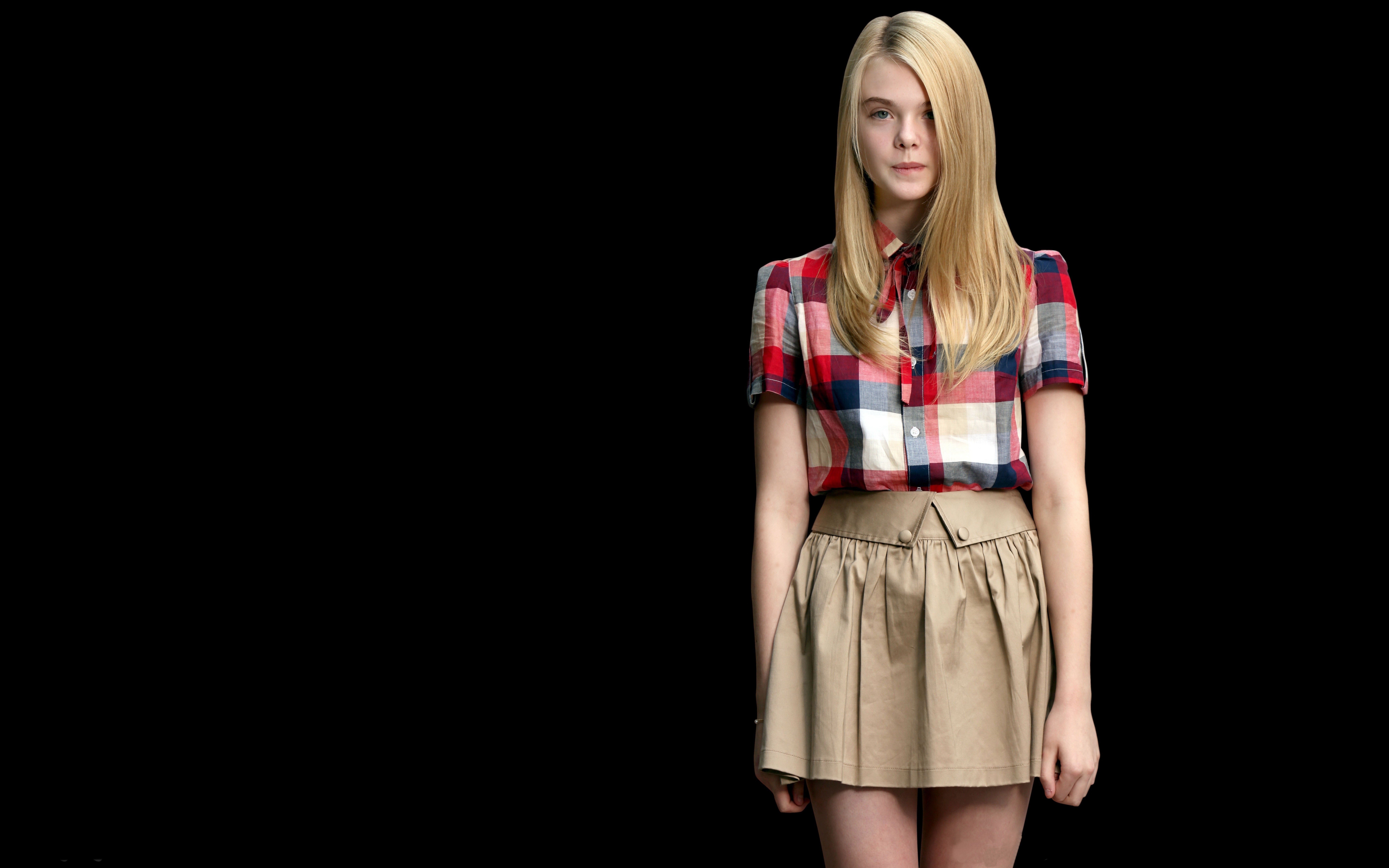 Elle Fanning HD Wallpaper