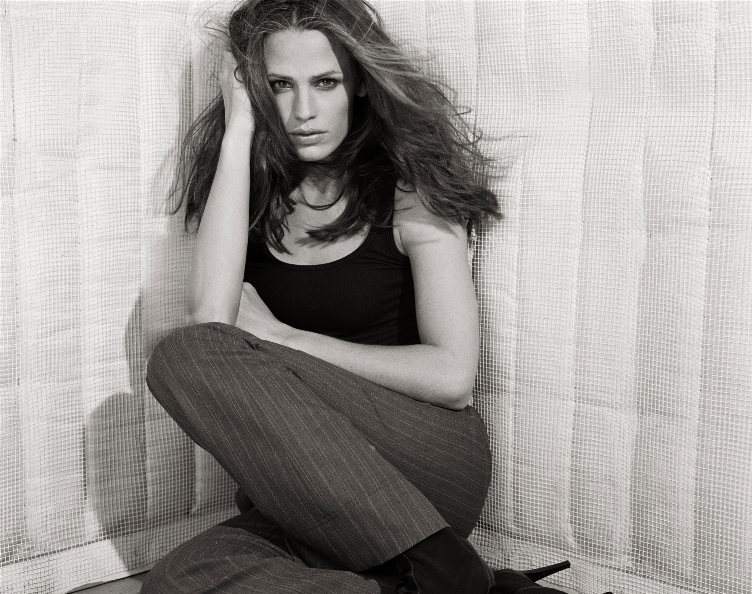 Jennifer Garner posing in black tank top and pinstripe pants HD Wallpaper