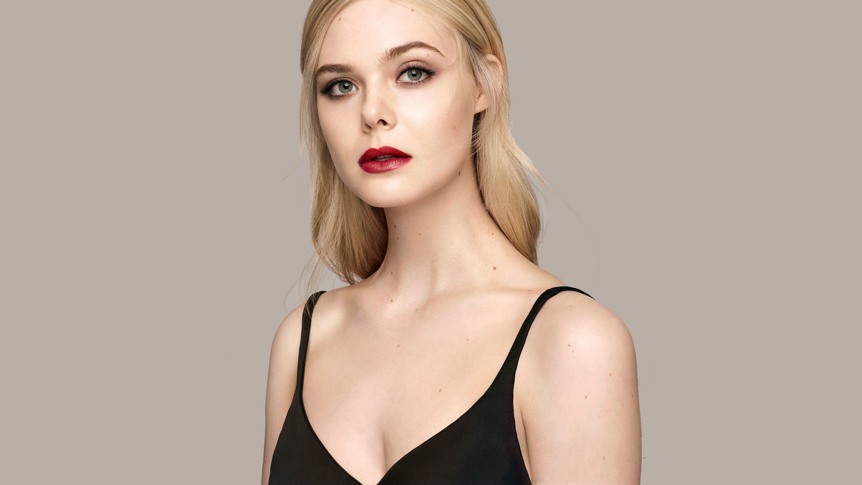 Elle Fanning HD Wallpaper
