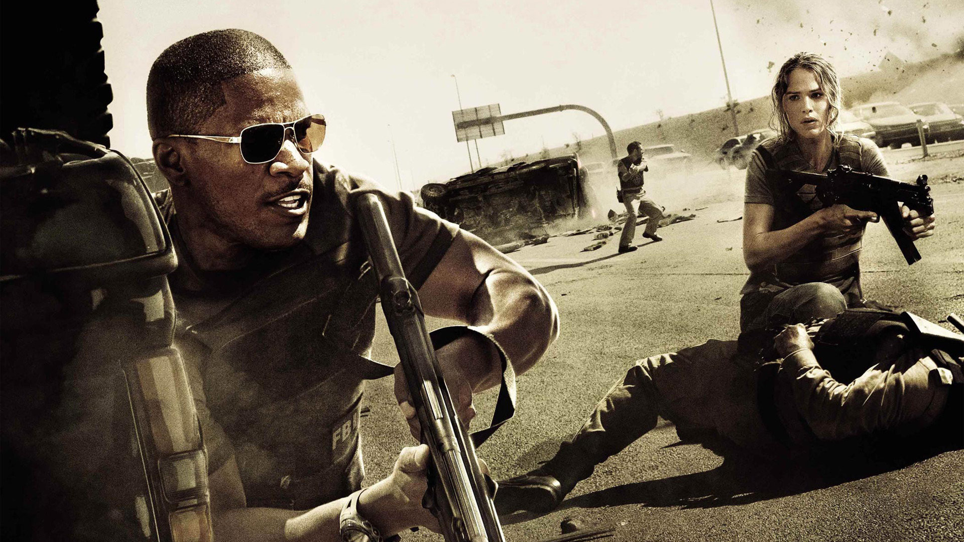 Jamie Foxx and Jennifer Garner in a shootout HD Wallpaper