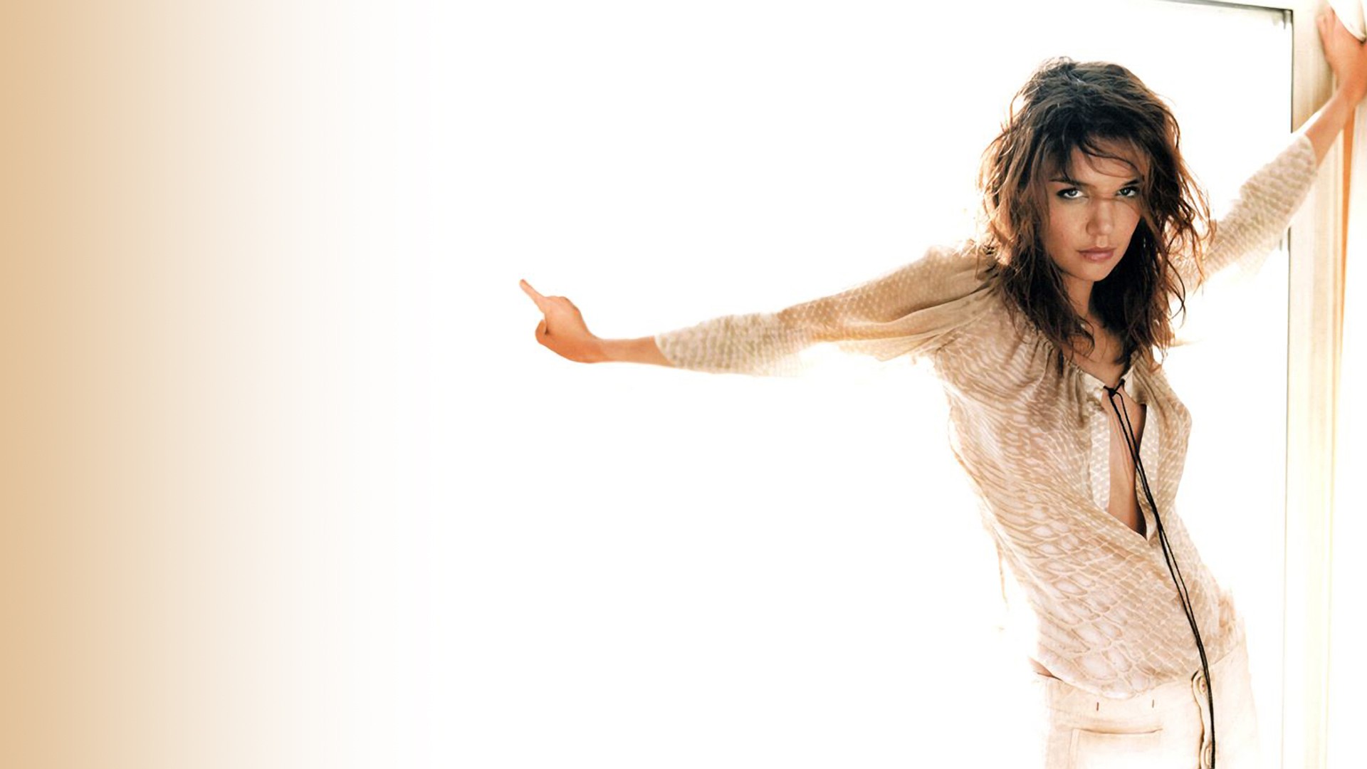 Katie Holmes posing HD Wallpaper