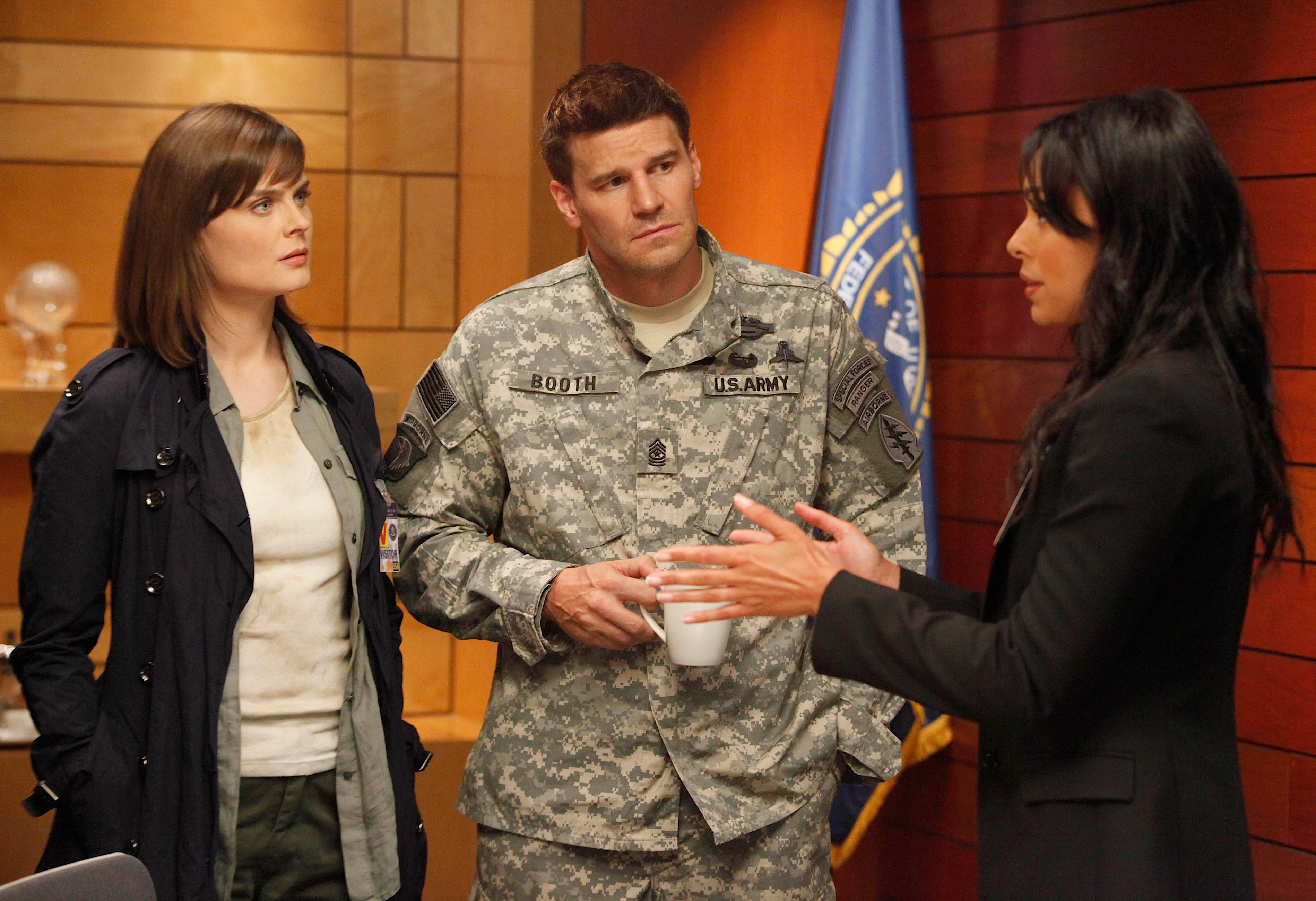 David Boreanaz in U.S. Army uniform HD Wallpaper