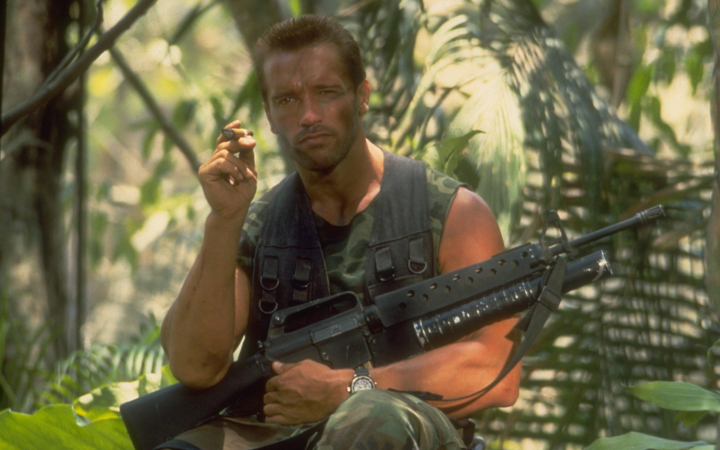 Arnold Schwarzenegger in Predator HD Wallpaper