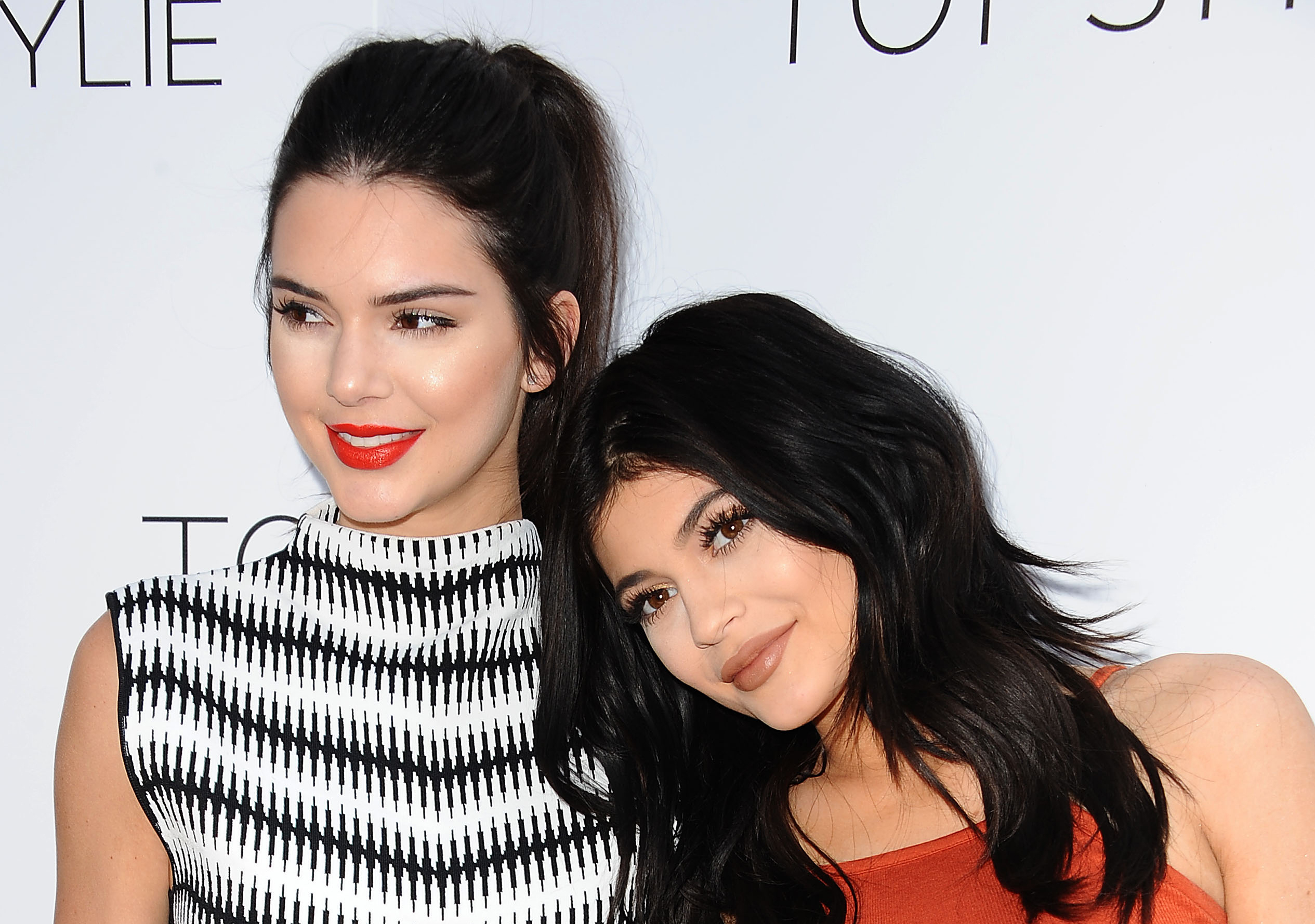 Kendall and Kylie Jenner at TOPSHOP HD Wallpaper