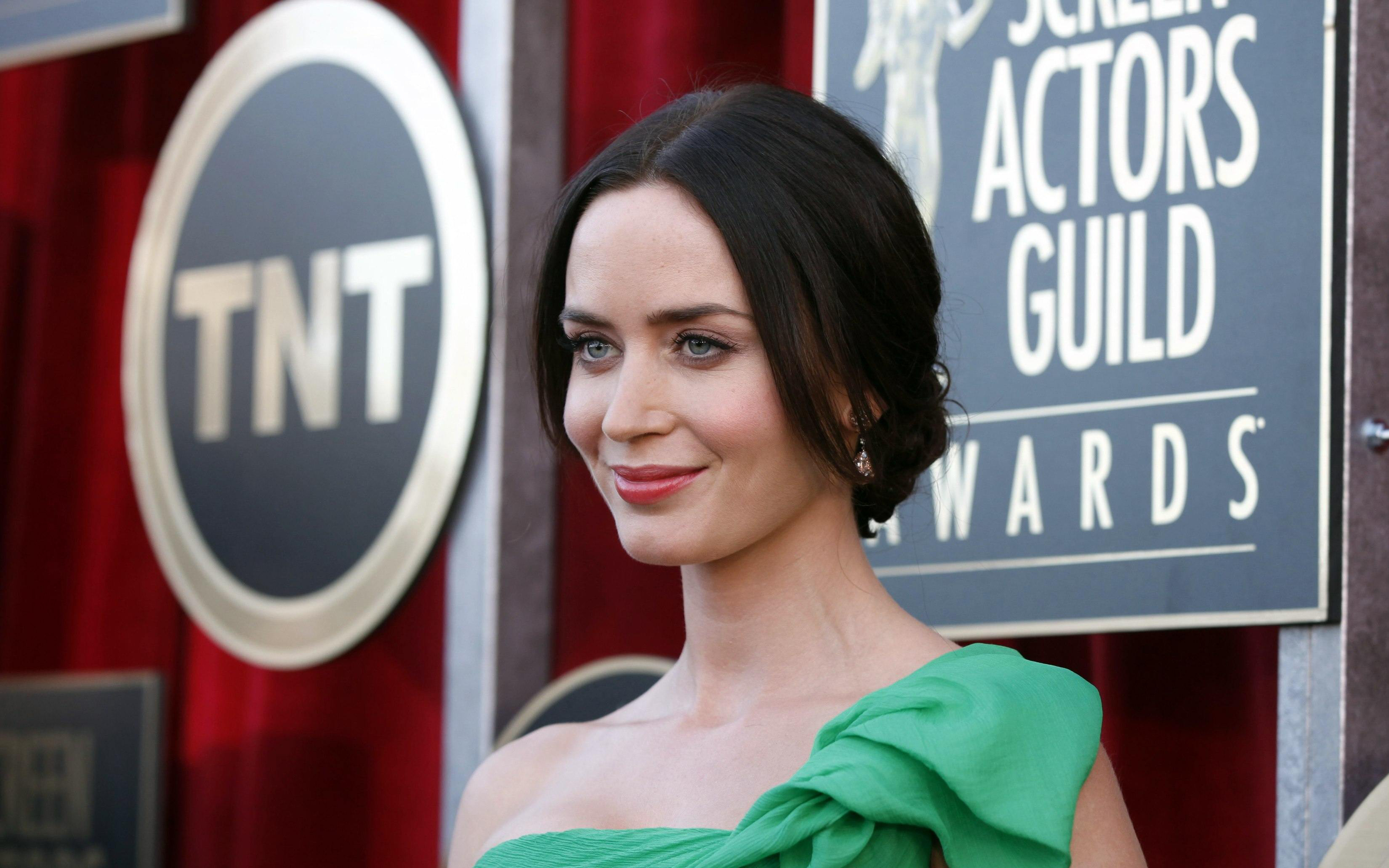 Emily Blunt at the Screen Actors Guild Awards HD Wallpaper