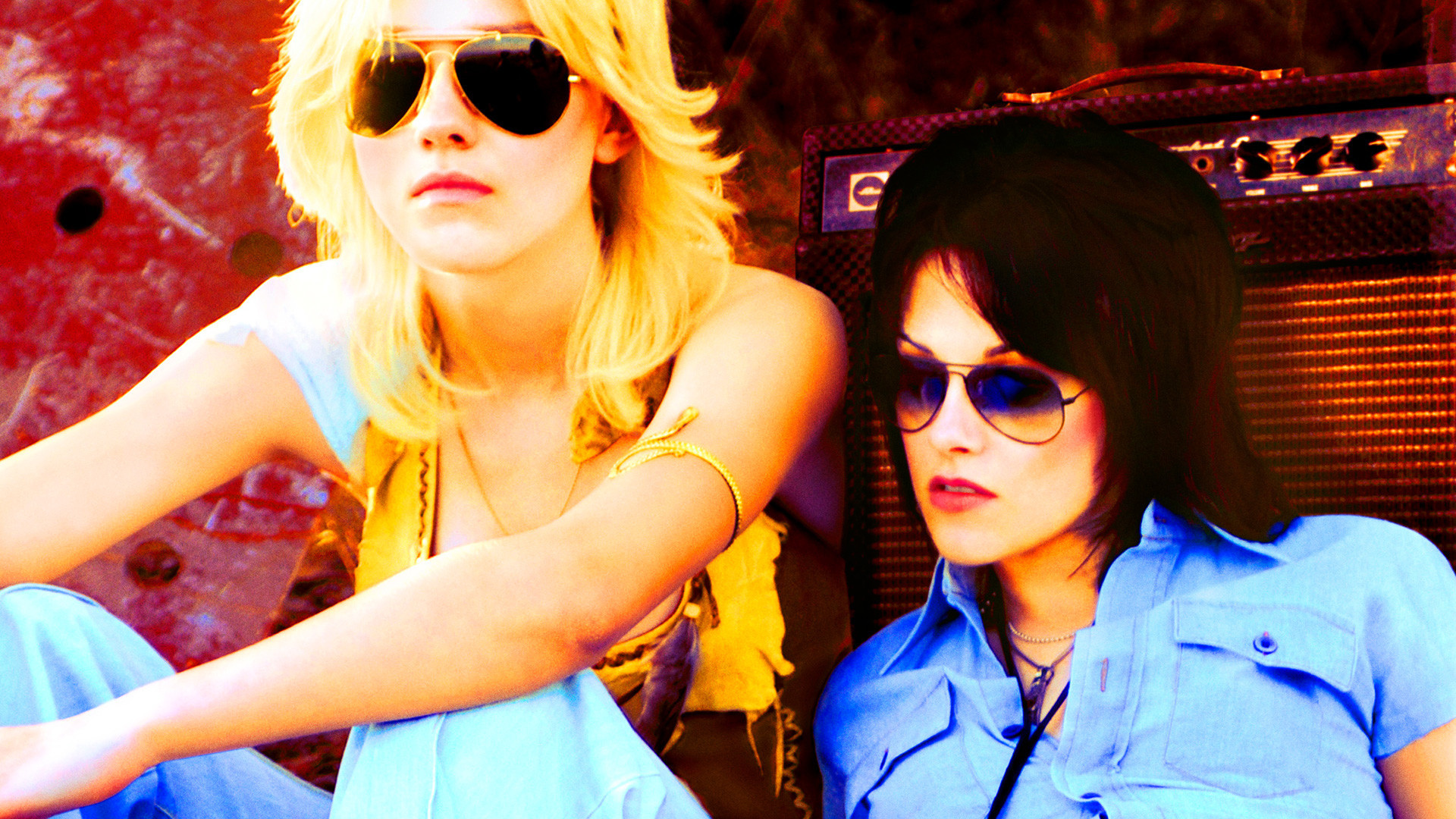 Dakota Fanning and Kristen Stewart as Joan Jett HD Wallpaper
