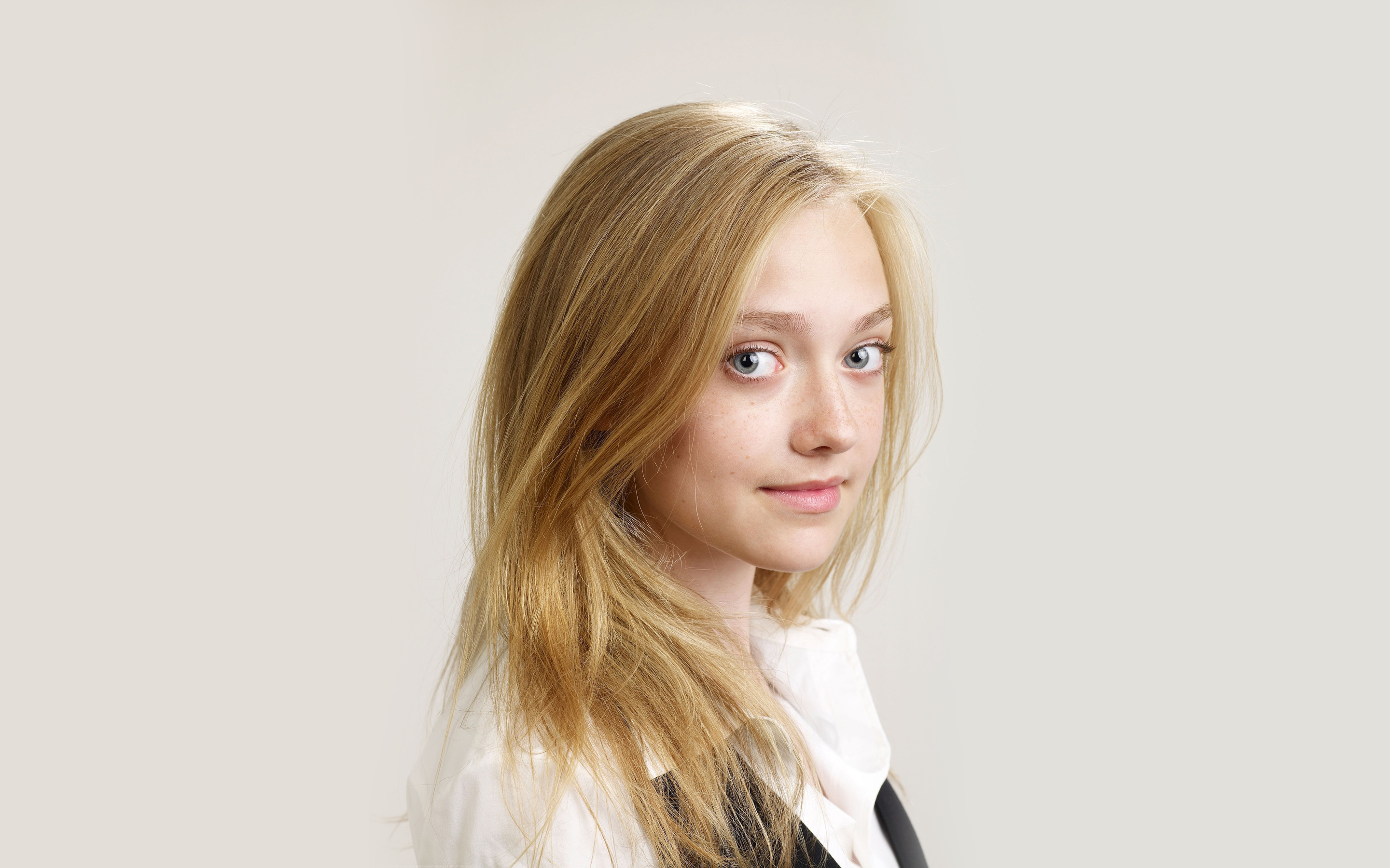 Dakota Fanning portrait HD Wallpaper