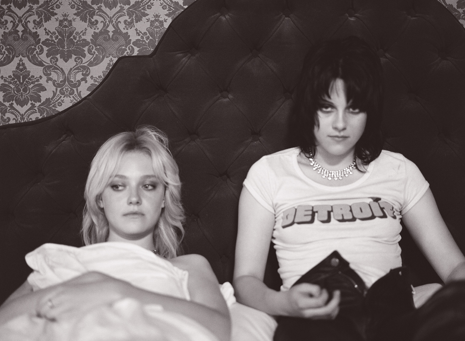 Dakota Fanning and Kristen Stewart in bed HD Wallpaper