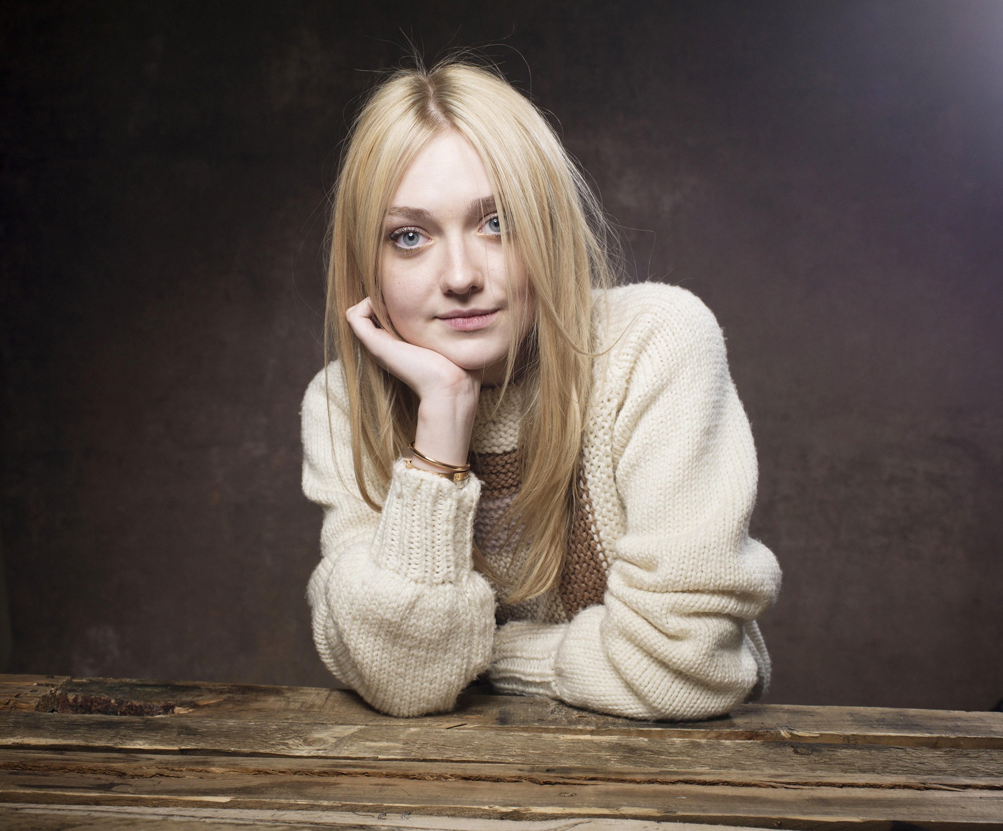Dakota Fanning HD Wallpaper