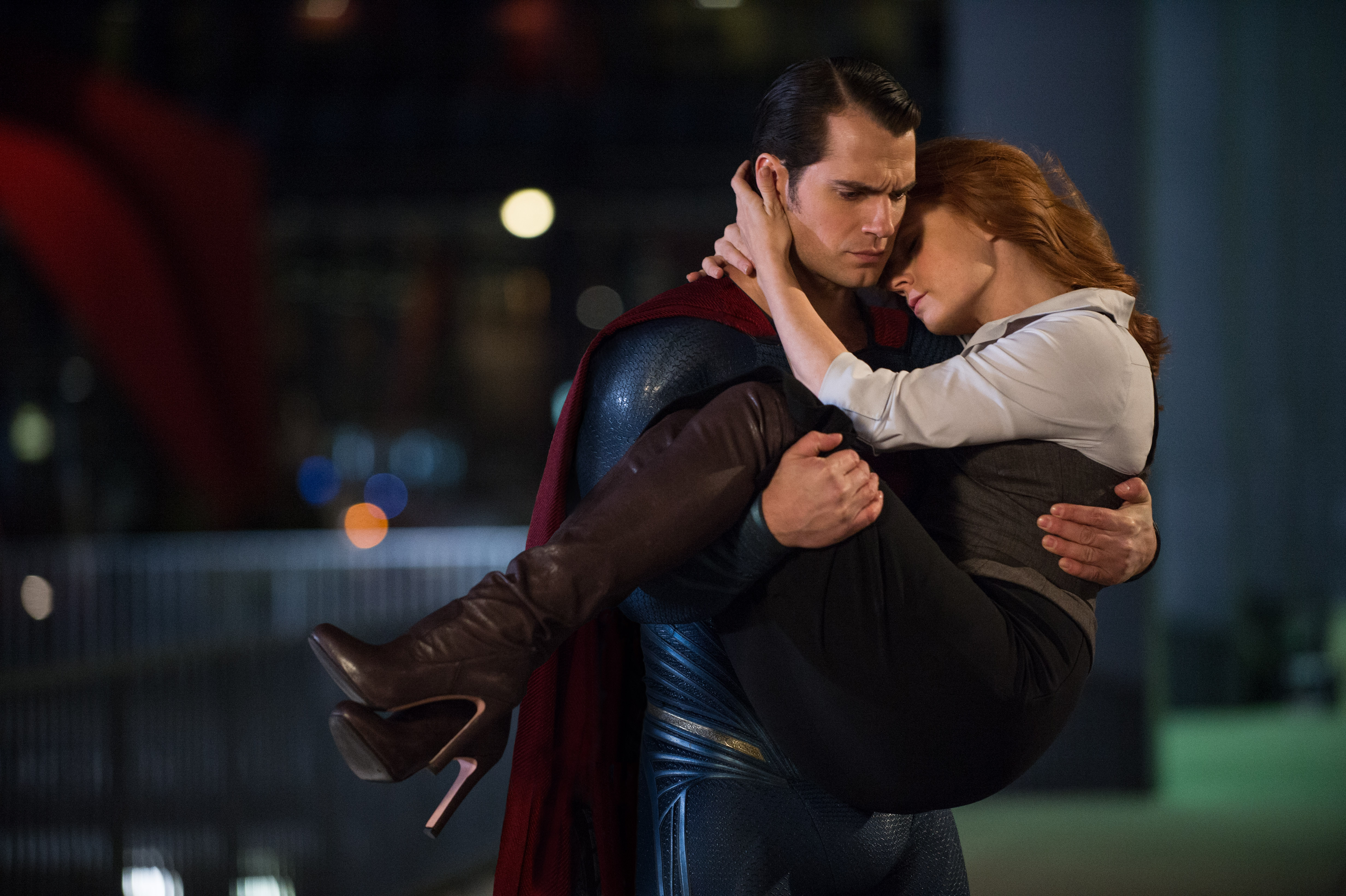 Superman carrying Lois Lane HD Wallpaper