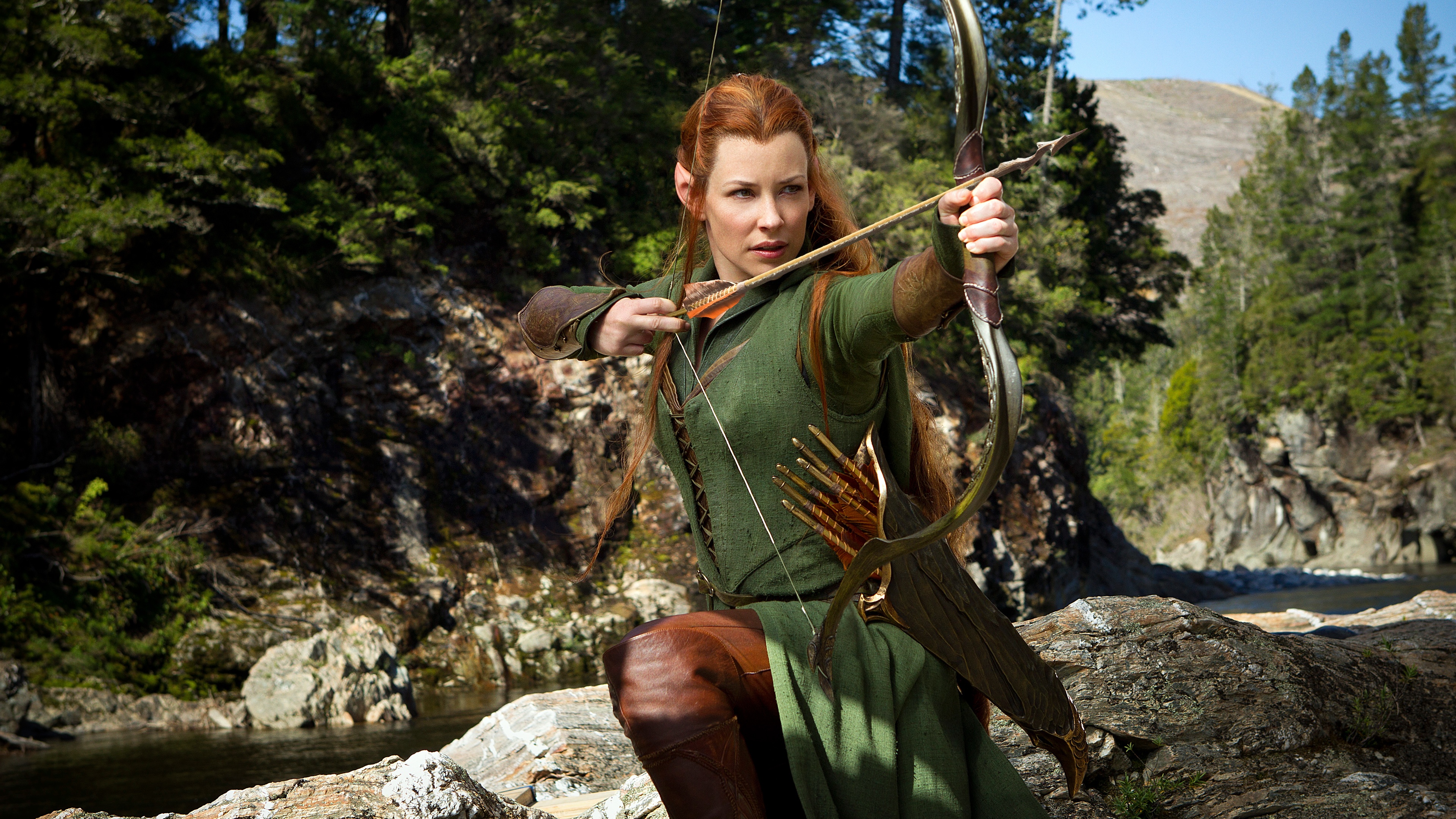 Tauriel from The Hobbit with a bow and arrow HD Wallpaper