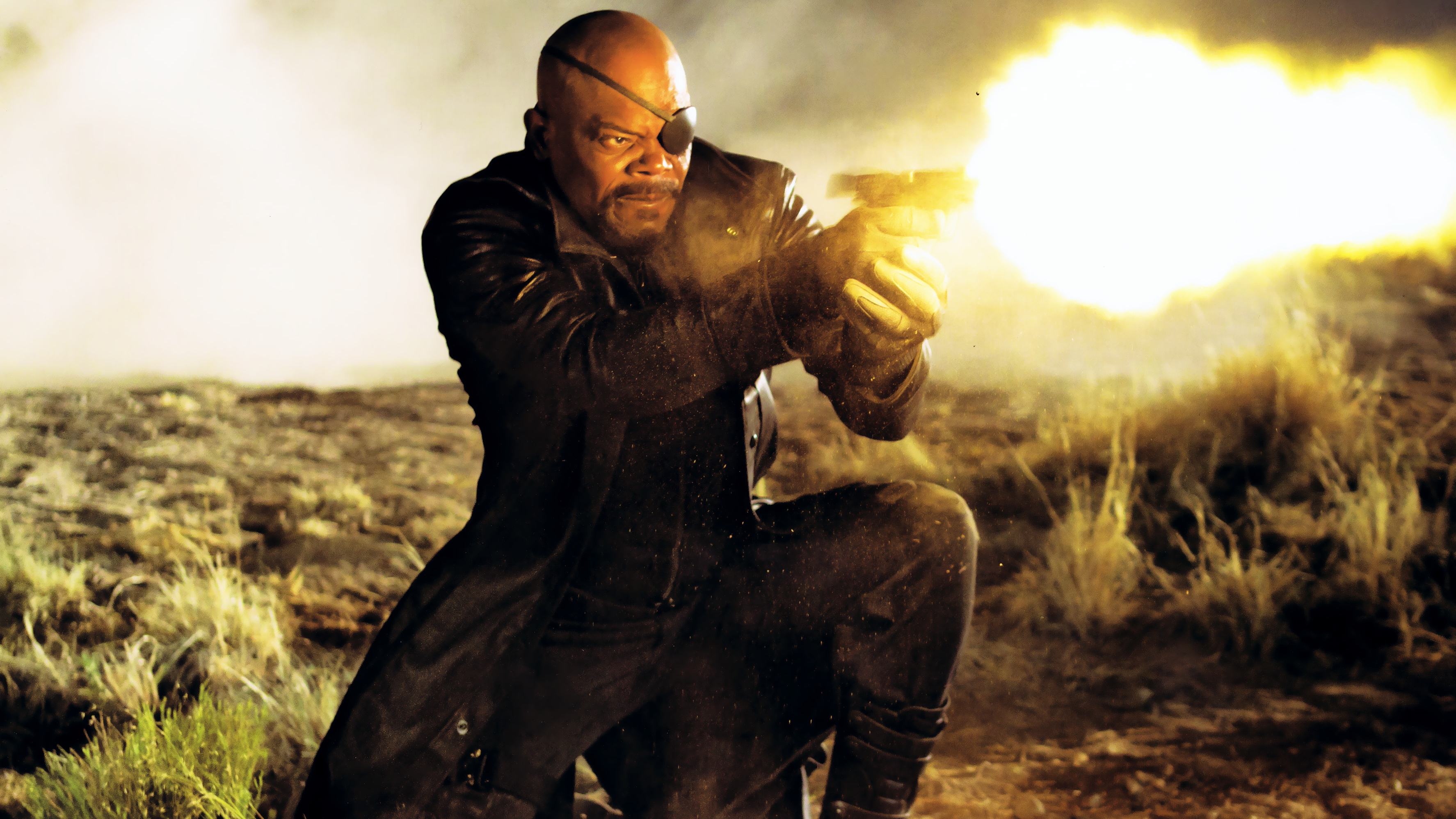 Samuel L. Jackson firing a gun HD Wallpaper