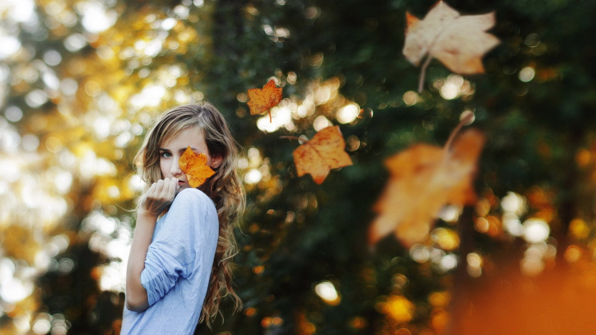 Girl holding a leaf in front of her eye HD Wallpaper