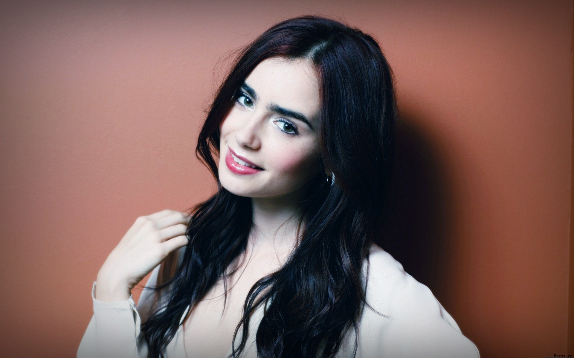 Lily Collins HD Wallpaper