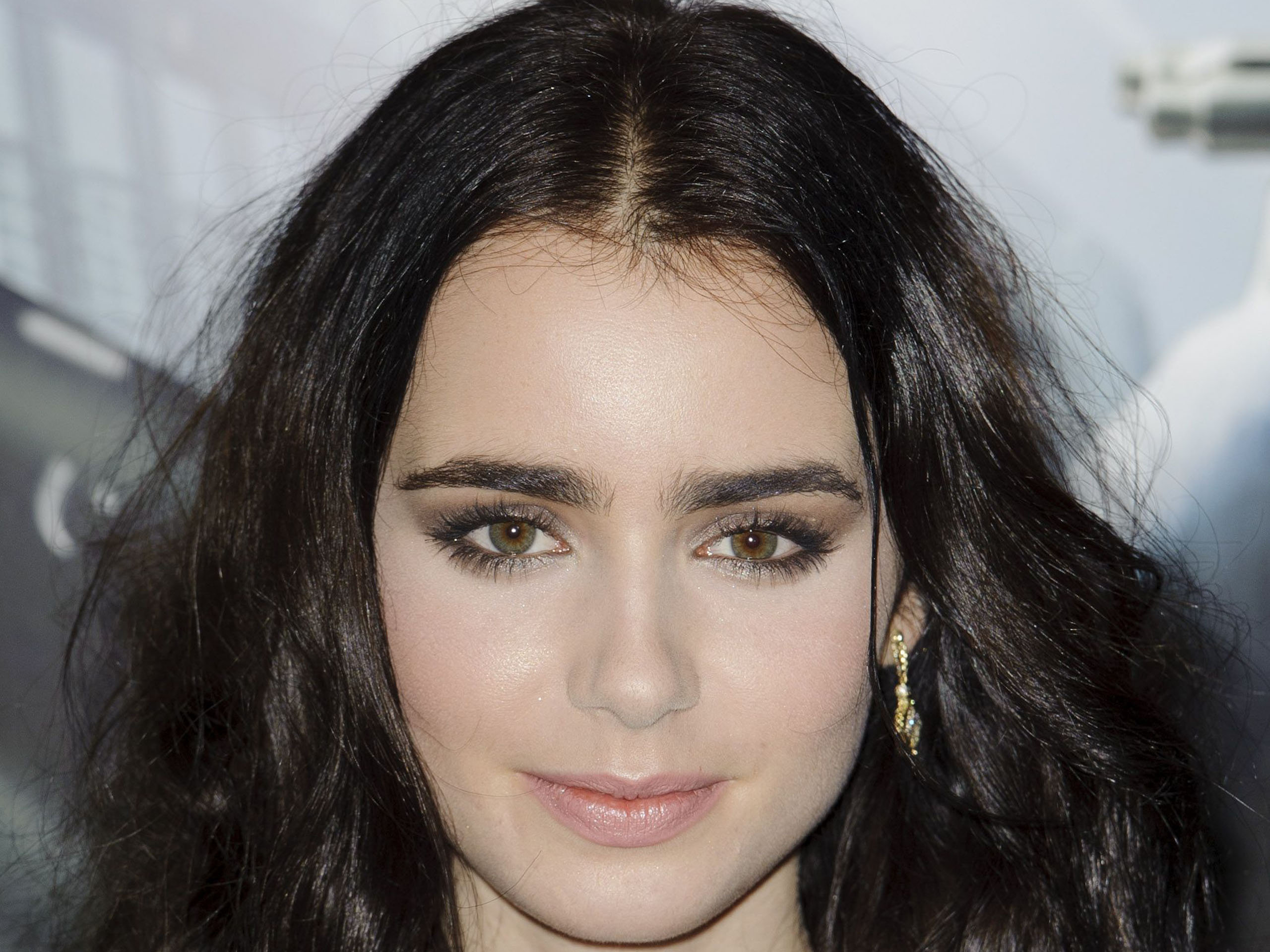 Lily Collins HD Wallpaper