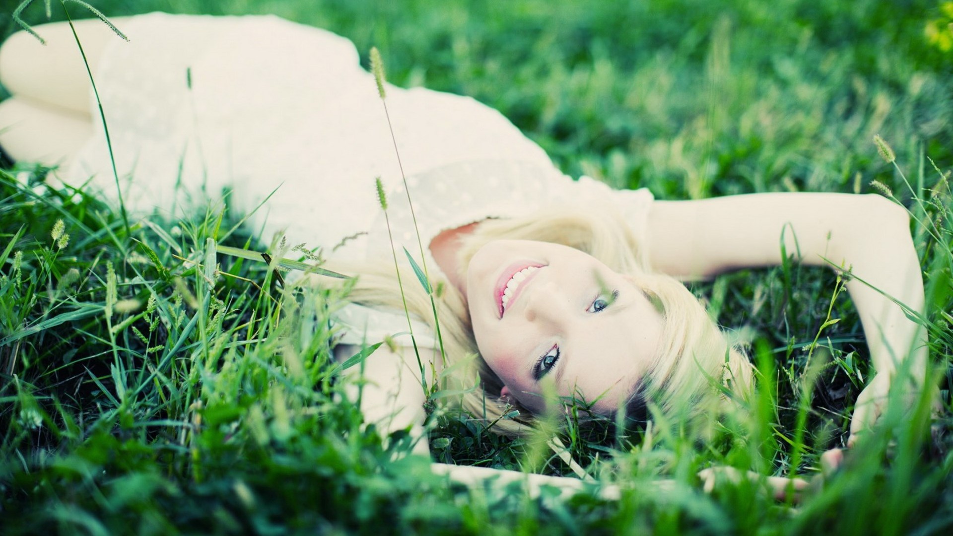 Woman lying in grass HD Wallpaper