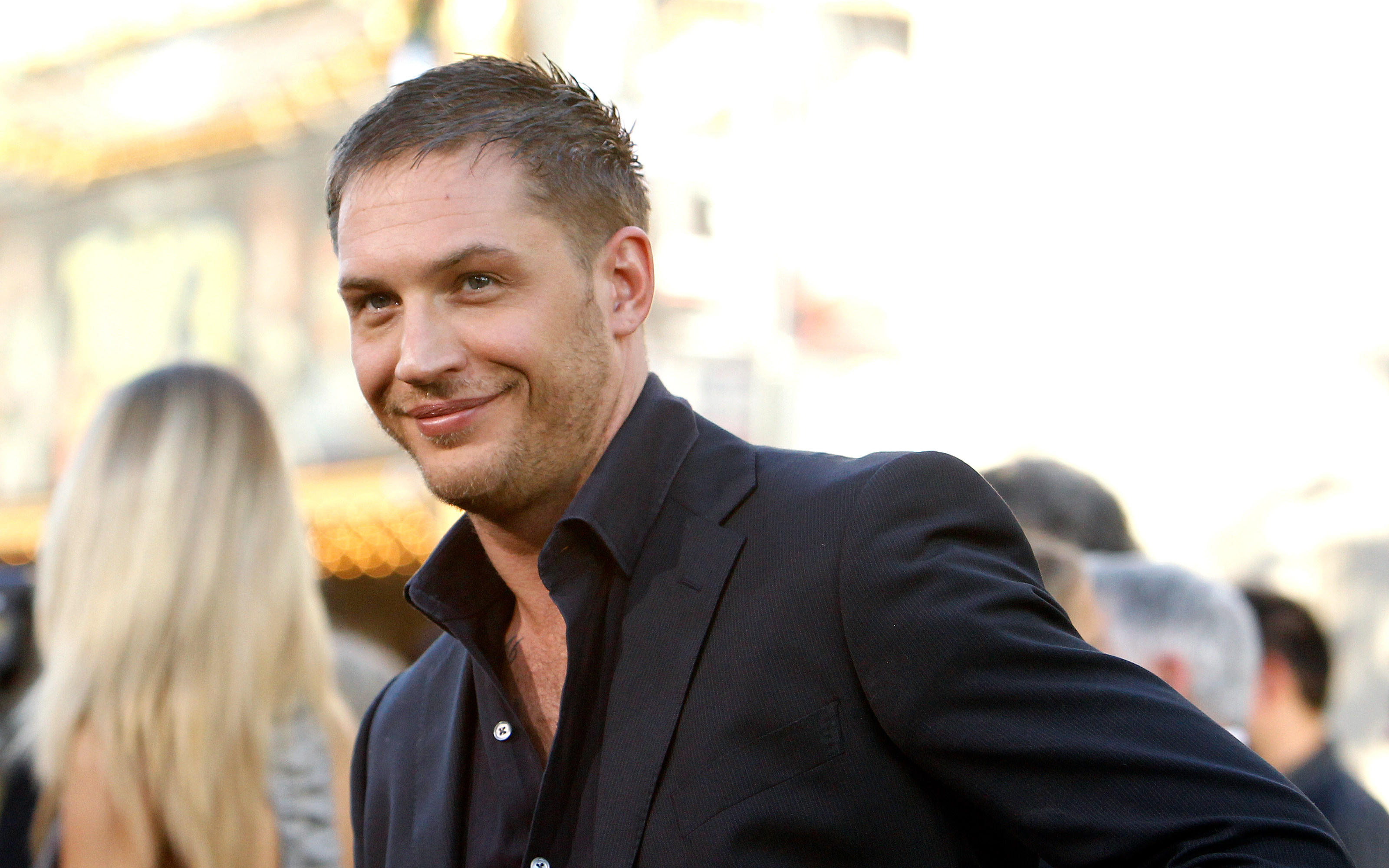 Tom Hardy at an event HD Wallpaper