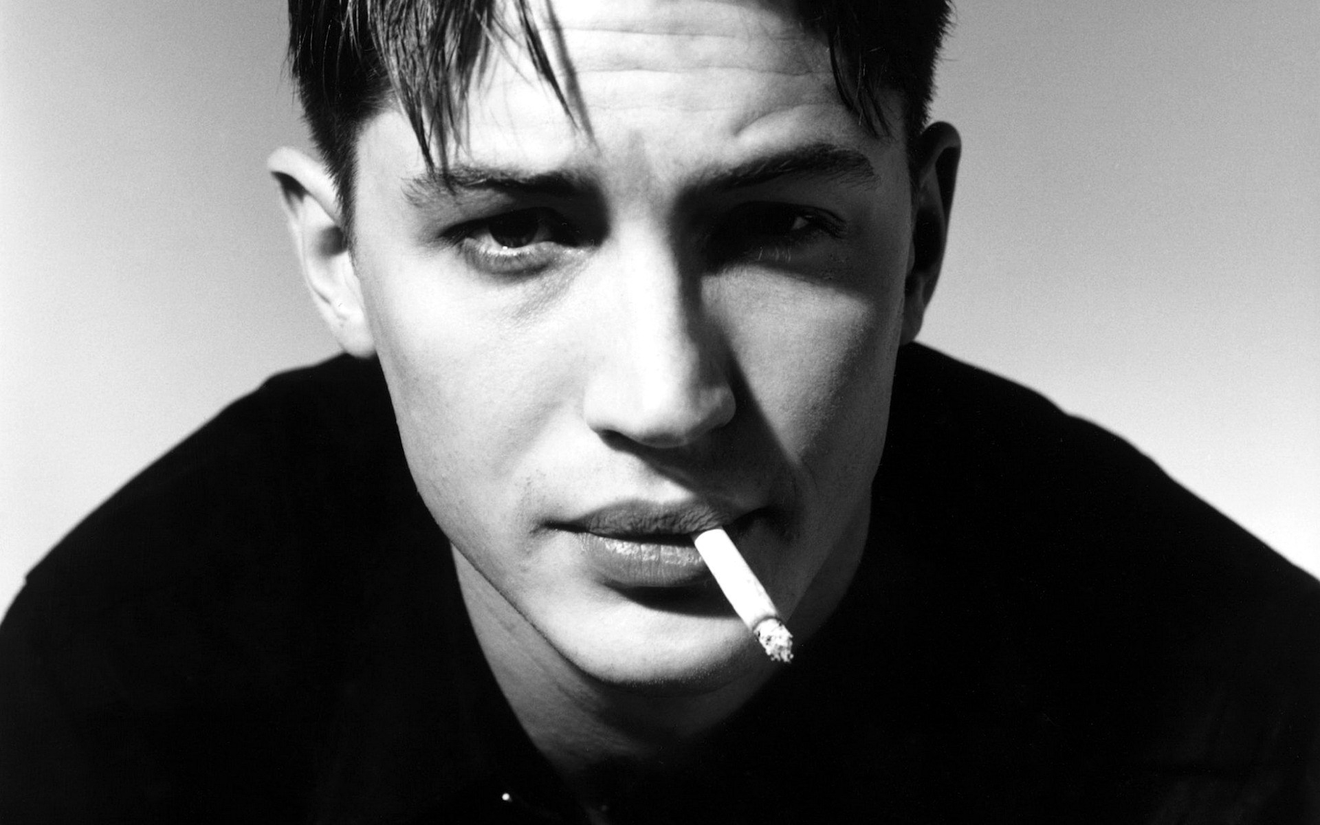 Tom Hardy smoking a cigarette HD Wallpaper