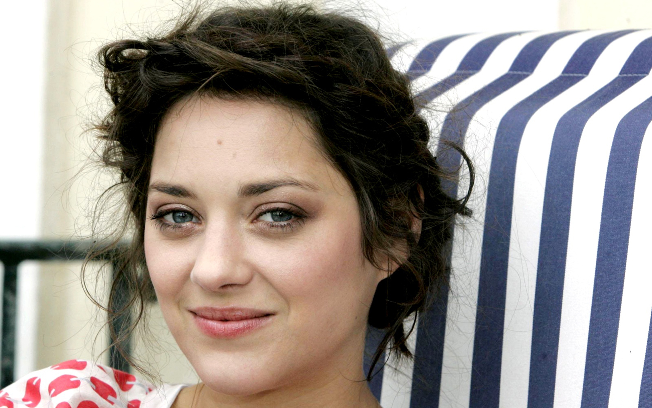 Marion Cotillard HD Wallpaper