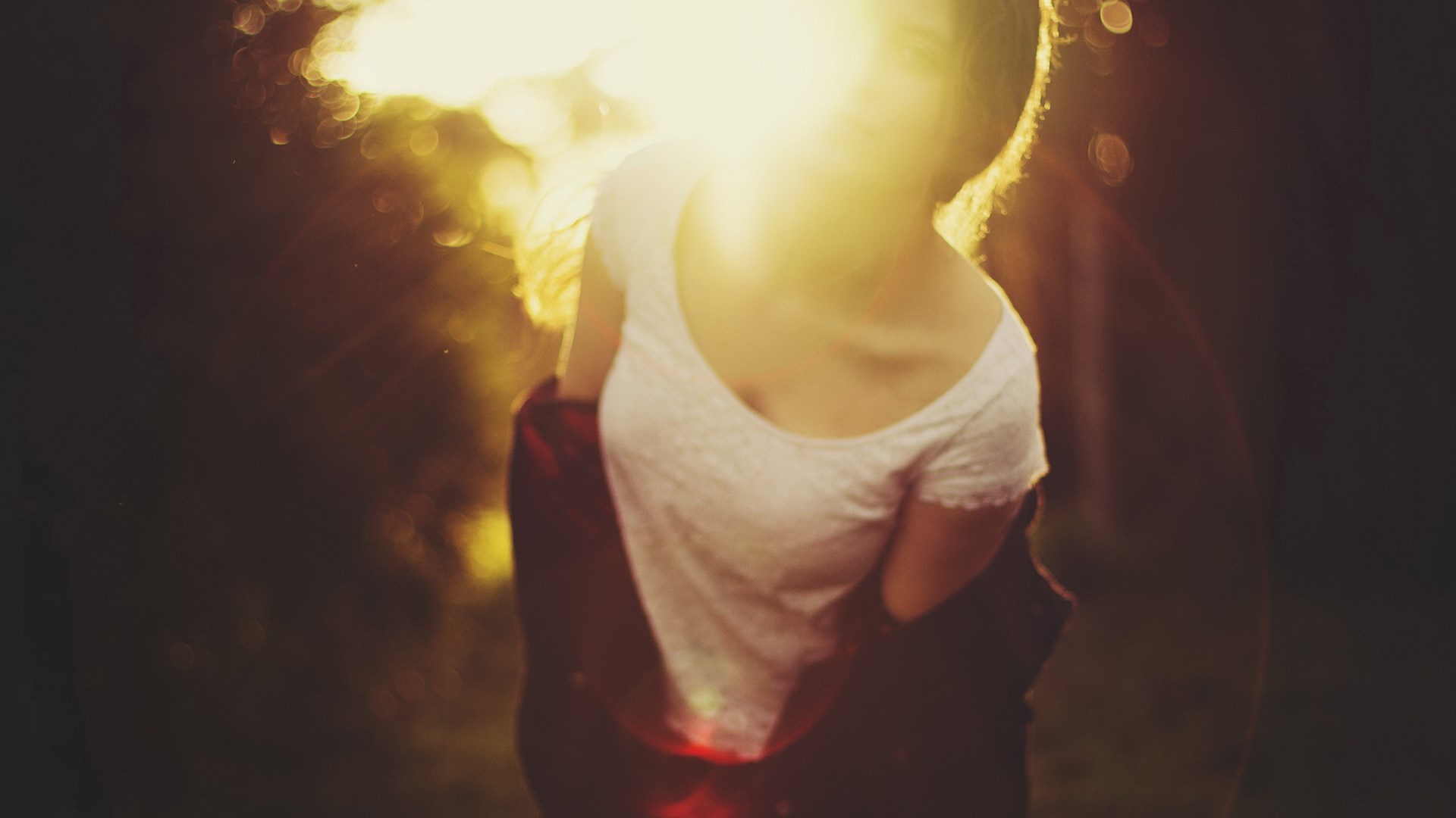 Woman in white shirt with sun flare HD Wallpaper