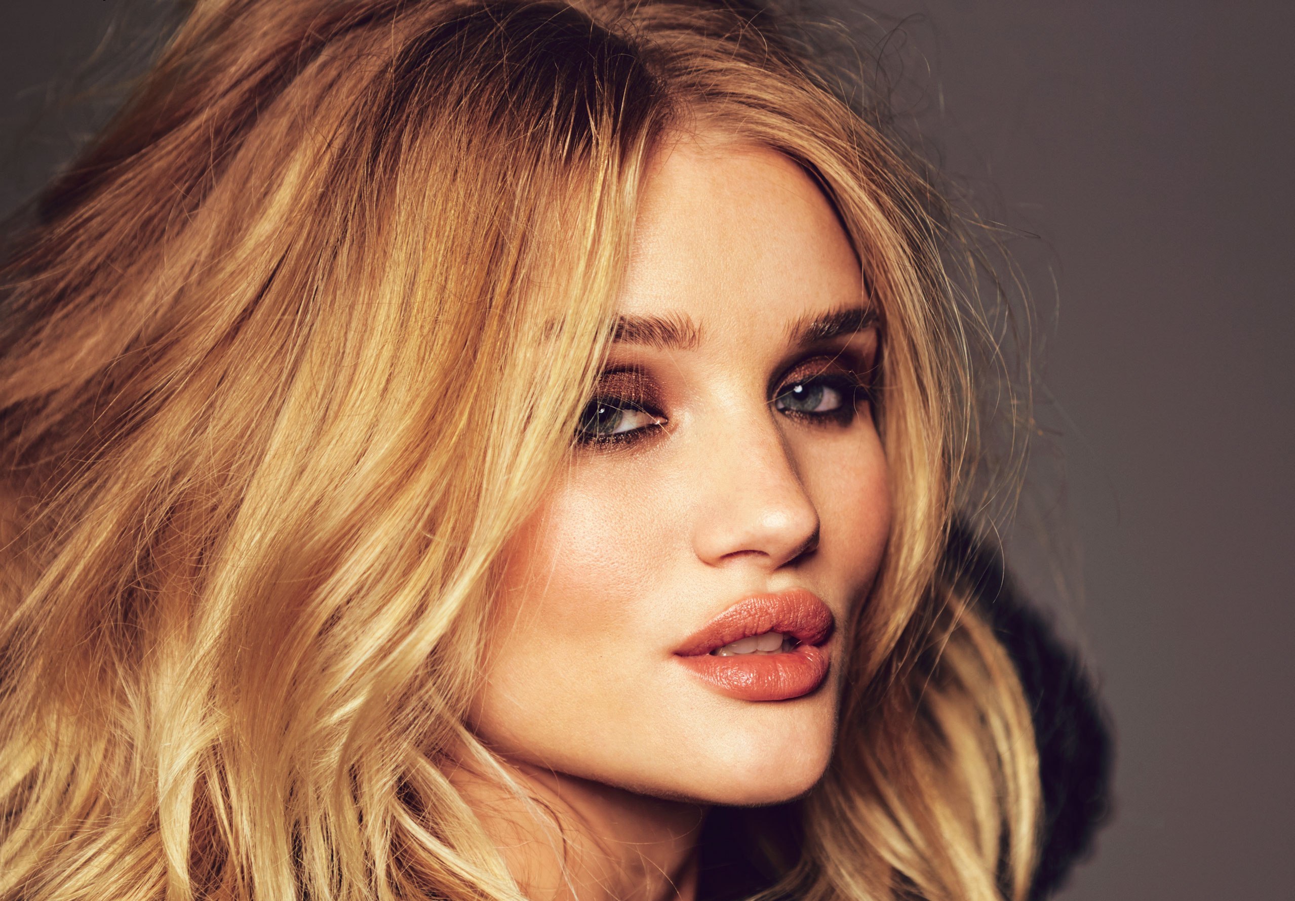Rosie Huntington-Whiteley HD Wallpaper