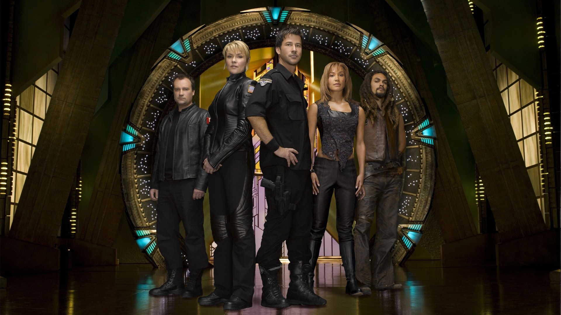 Stargate Atlantis cast in front of the Stargate HD Wallpaper