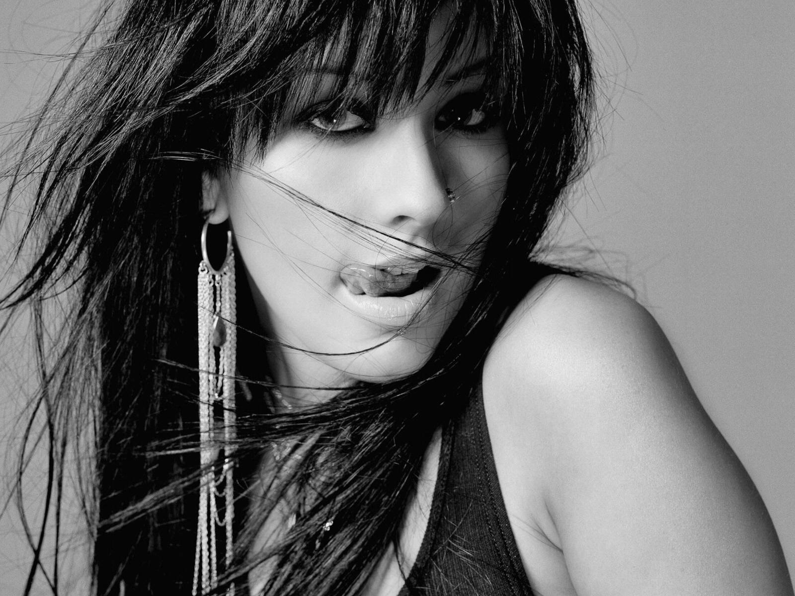Christina Aguilera HD Wallpaper
