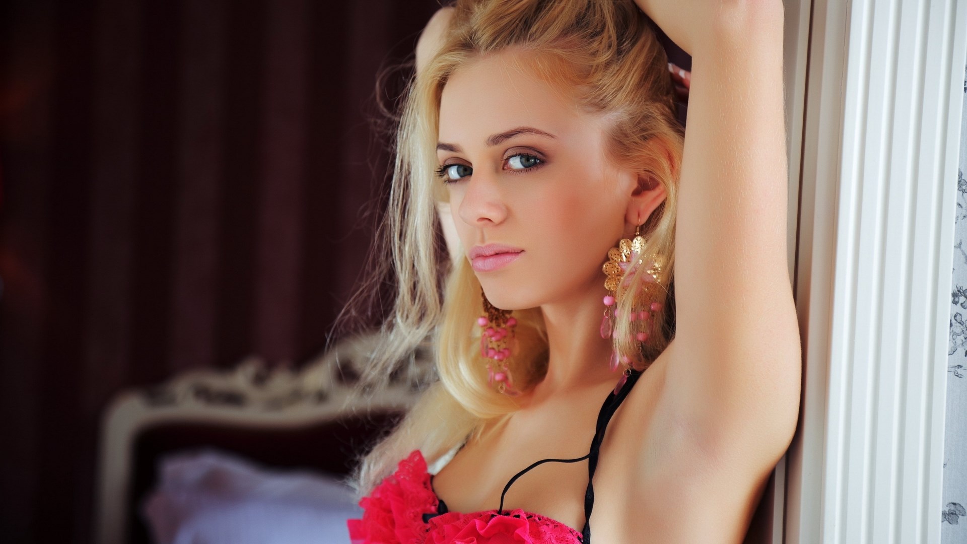Woman with blonde hair and earrings HD Wallpaper