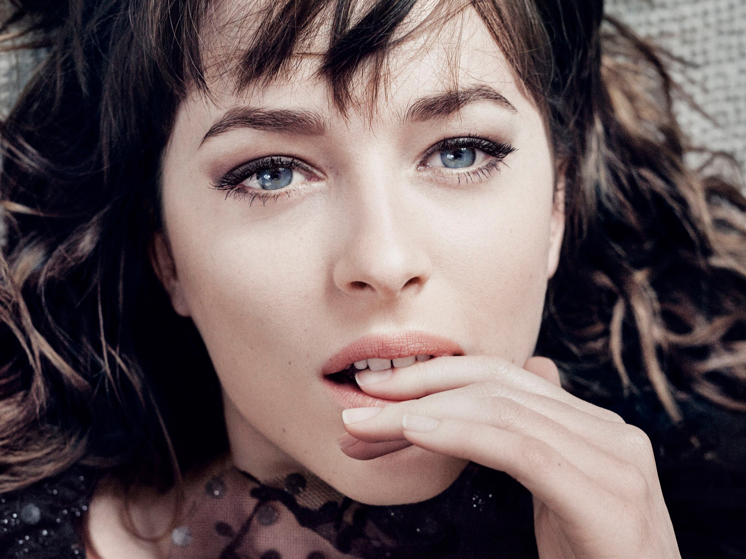 Dakota Johnson close-up portrait HD Wallpaper