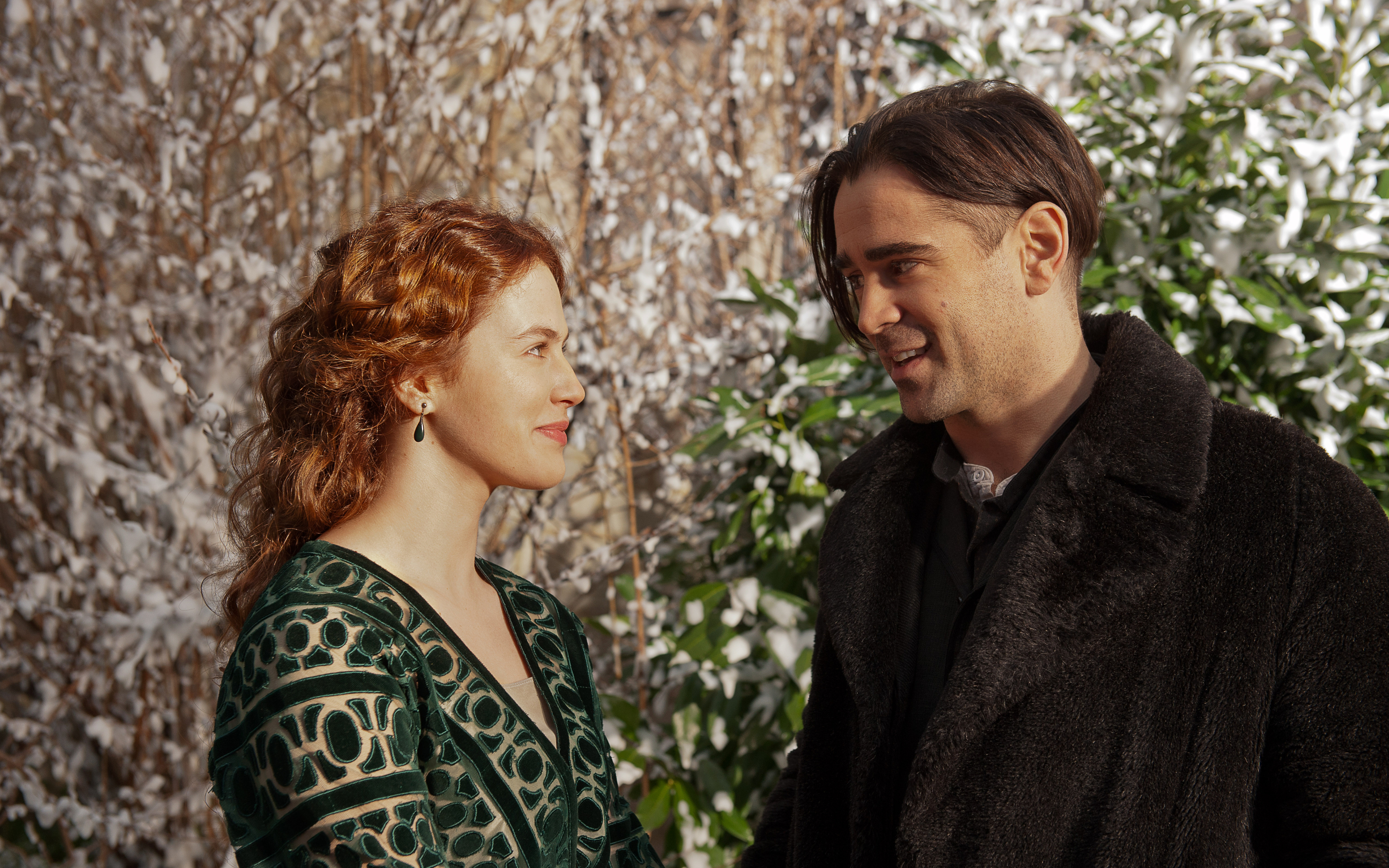 Colin Farrell and a woman in winter HD Wallpaper