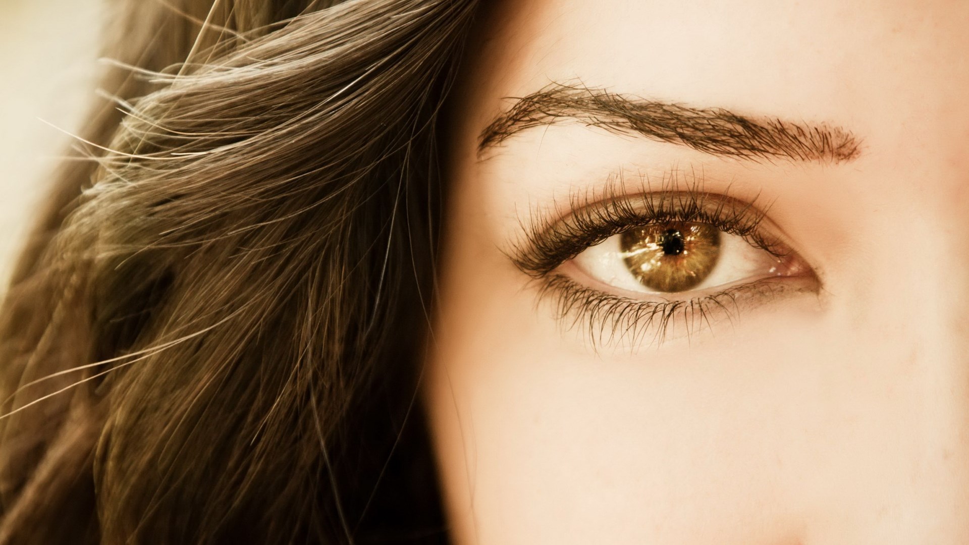 Close-up of a woman's eye and hair HD Wallpaper