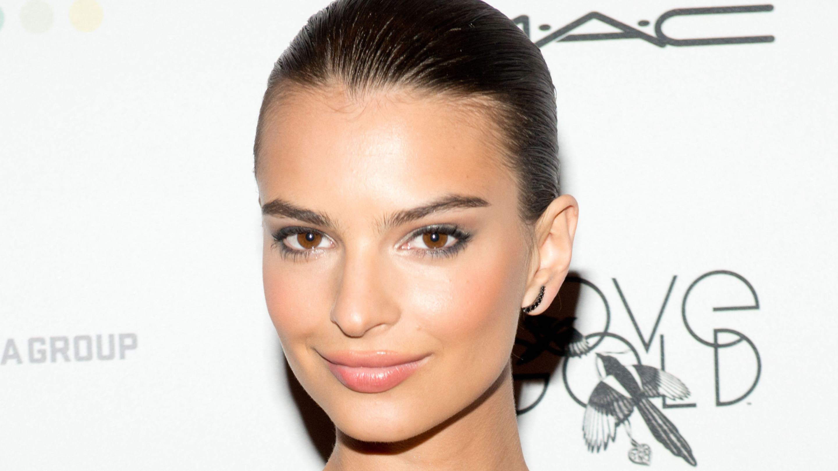 Emily Ratajkowski at MAC Cosmetics event HD Wallpaper