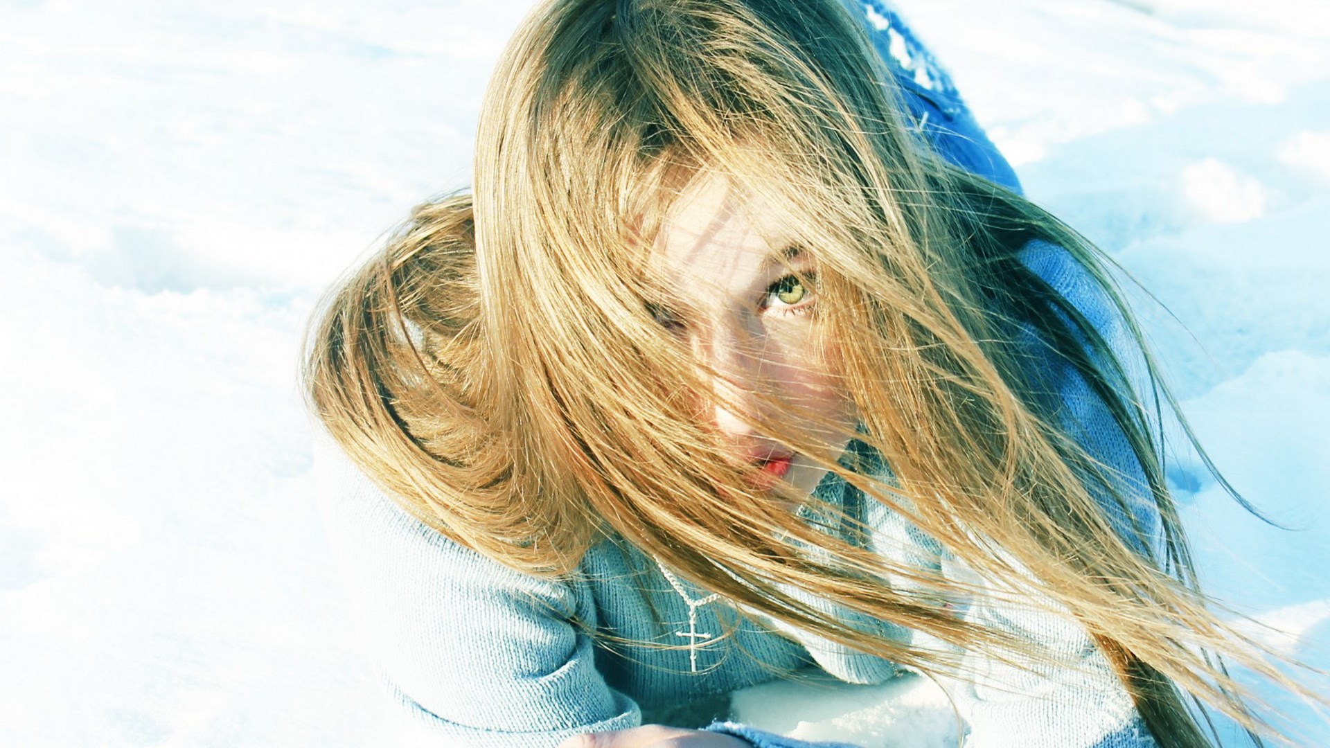 Girl with blonde hair in the snow HD Wallpaper
